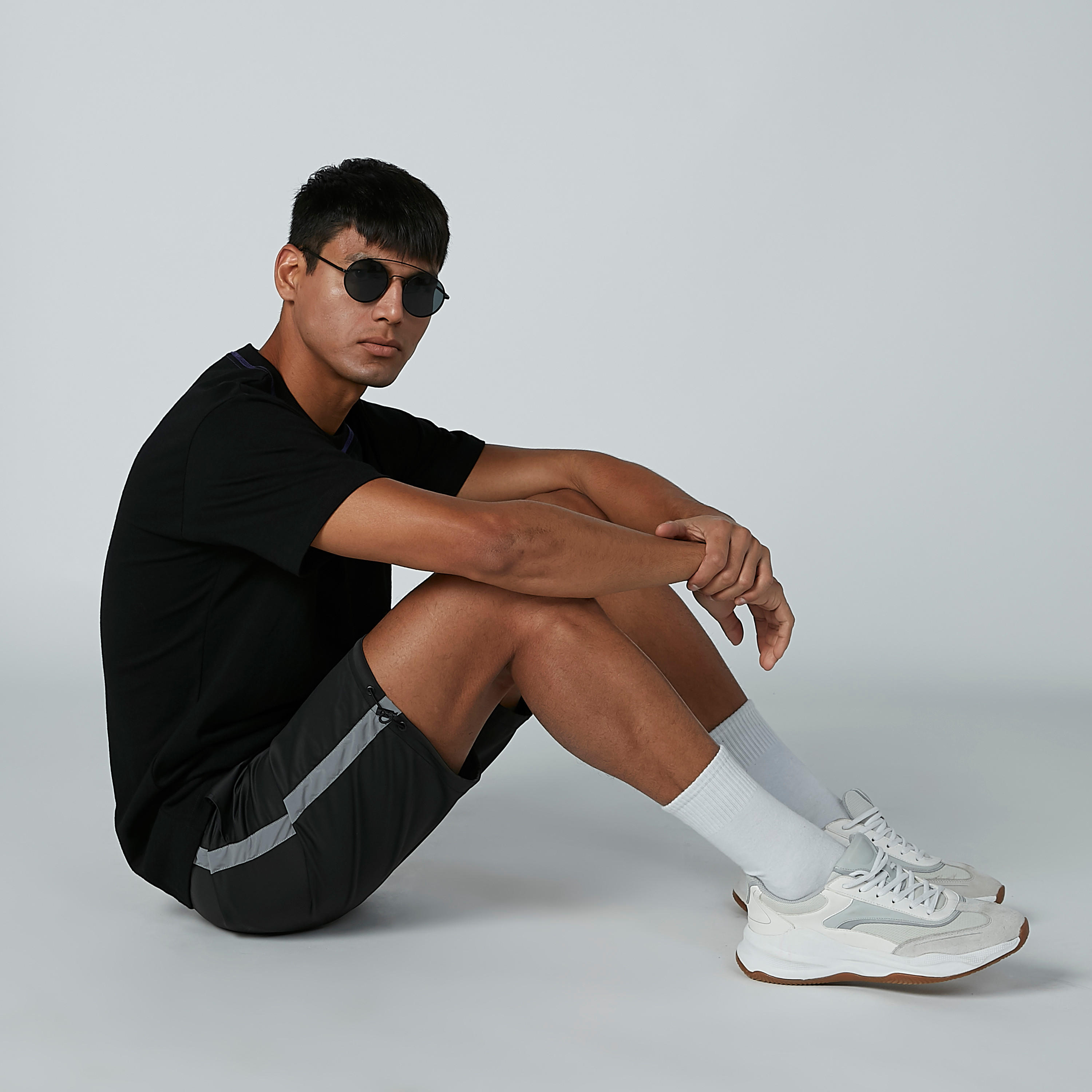 تيشيرت سادة بياقة مستديرة وأكمام قصيرة-men-clothing-tshirtsandpolos-tshirts-image-1