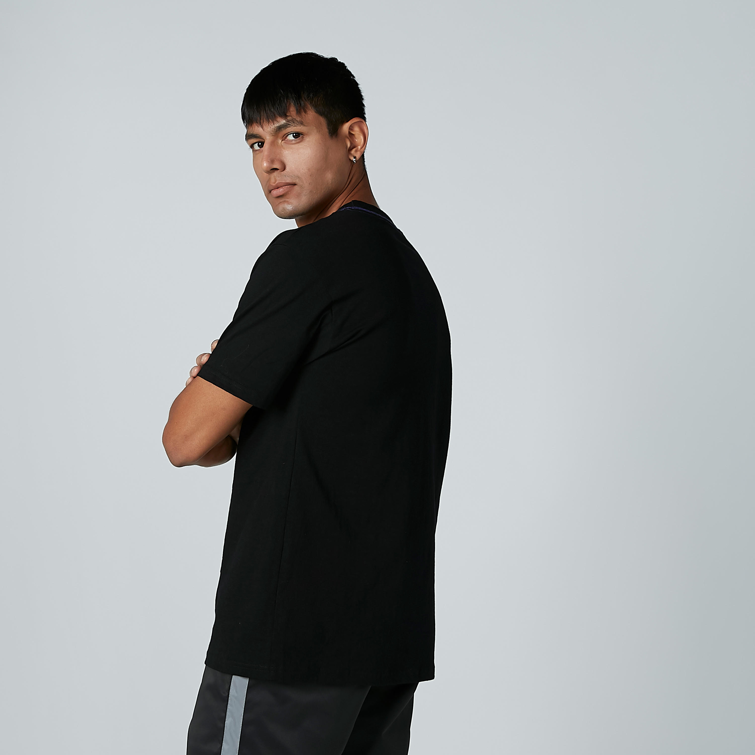 تيشيرت سادة بياقة مستديرة وأكمام قصيرة-men-clothing-tshirtsandpolos-tshirts-image-3