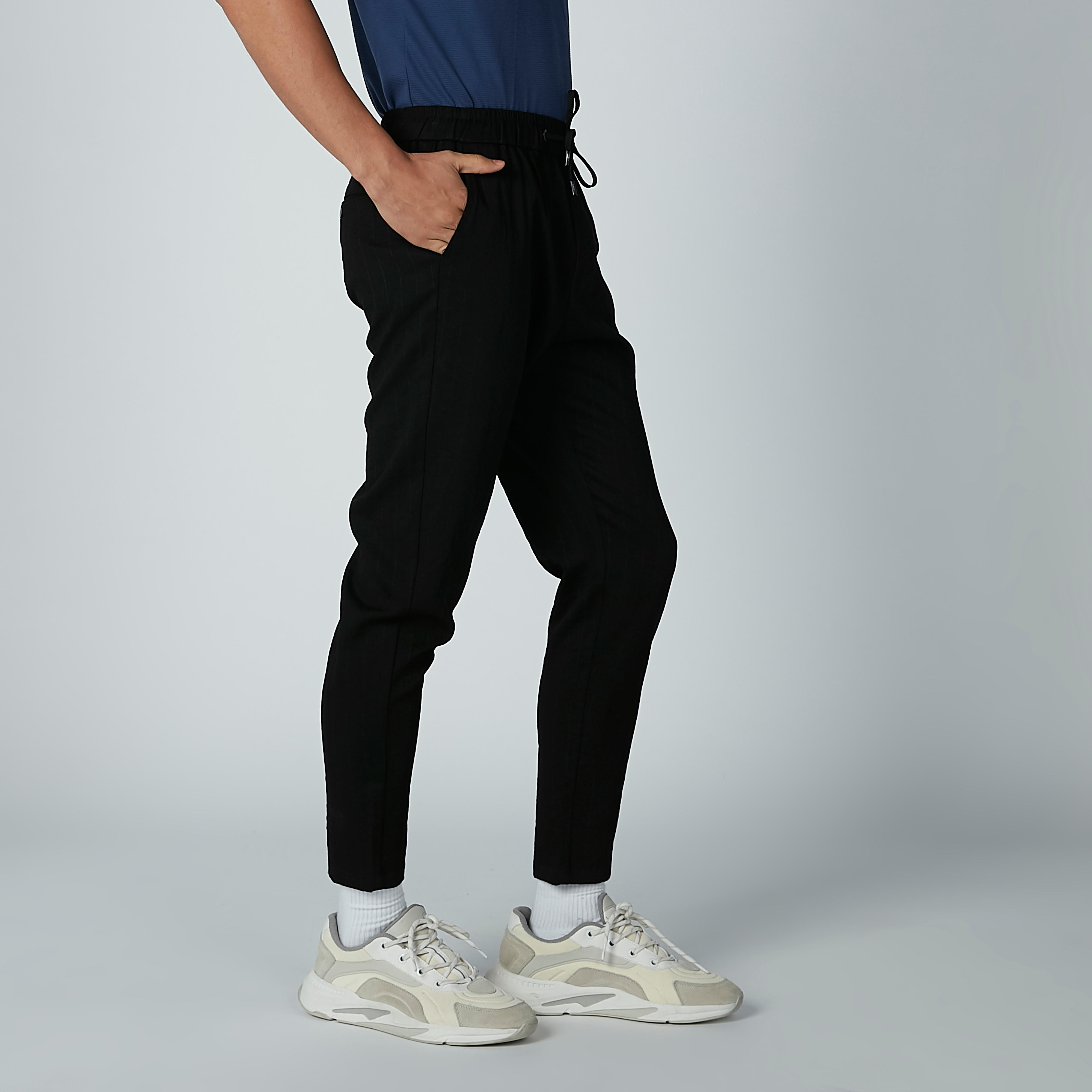 بنطال سادة طويل مع تفاصيل جيوب ورباط وخصر مطاطي-men-clothing-bottoms-trousersandchinos-trousers-image-2