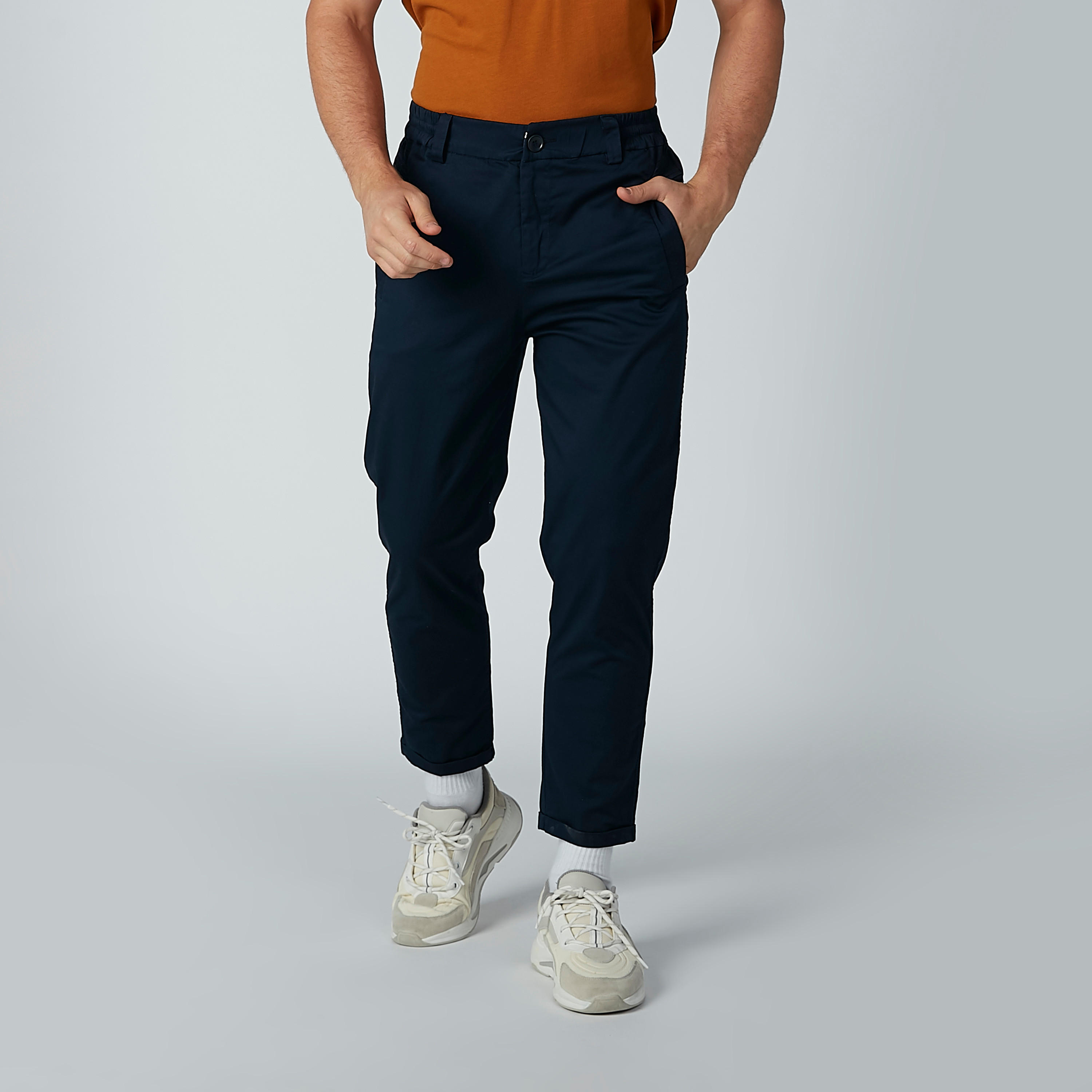 بنطال سادة بحوّاف مطويّة وزر إغلاق-men-clothing-bottoms-trousersandchinos-trousers-image-3