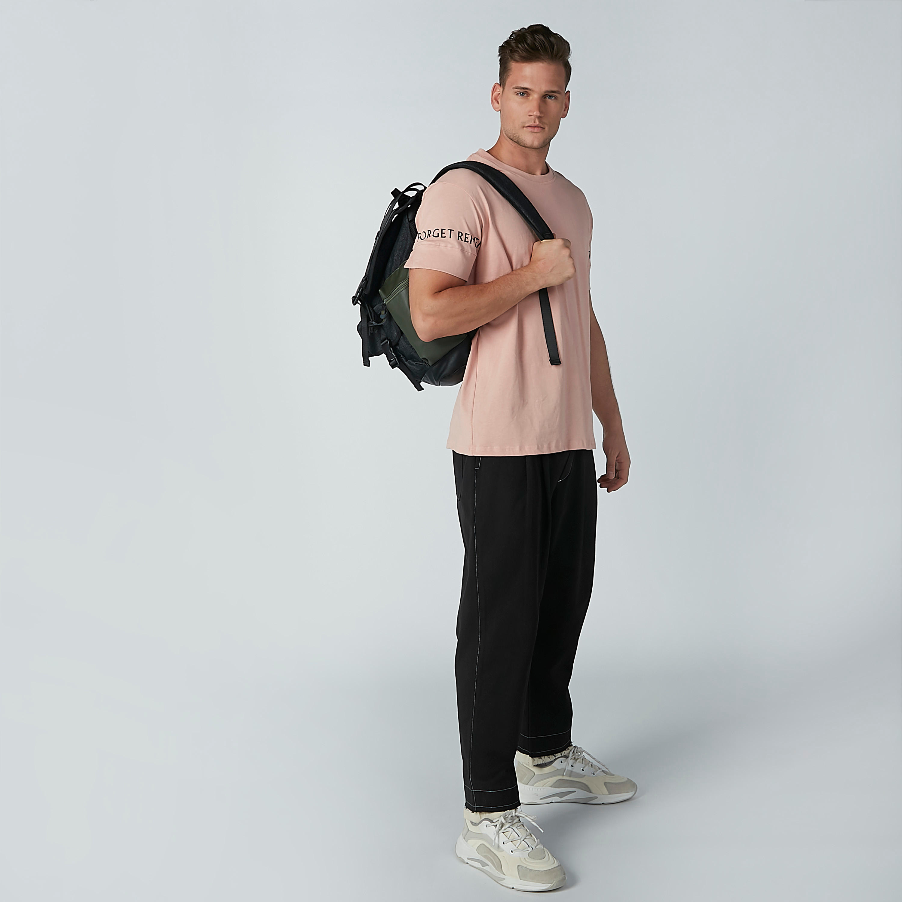 تيشيرت بياقة مستديرة وأكمام قصيرة وفتحة وطبعات-men-clothing-tshirtsandpolos-tshirts-image-3