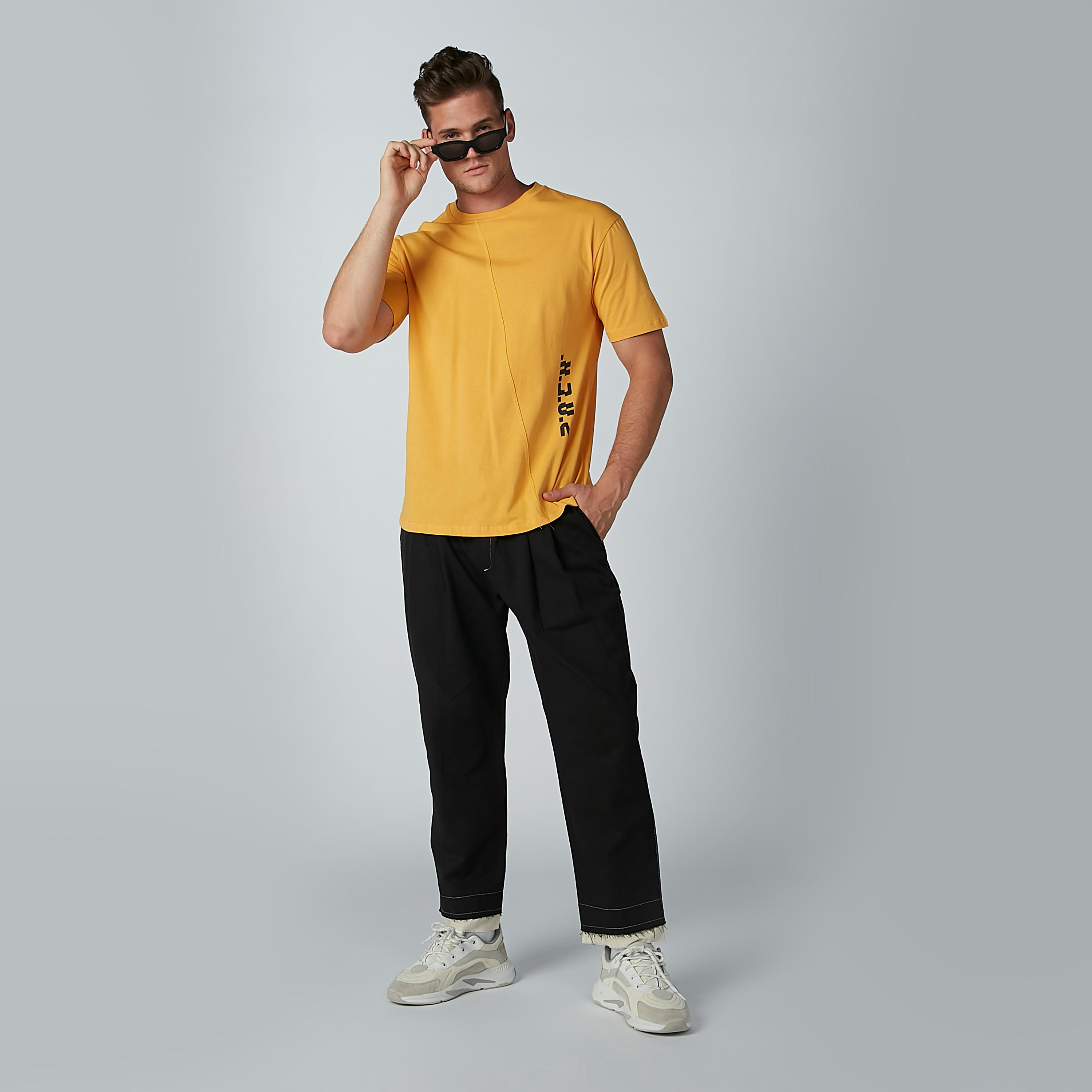 تيشيرت بياقة مستديرة وأكمام قصيرة وطبعات-men-clothing-tshirtsandpolos-tshirts-image-1