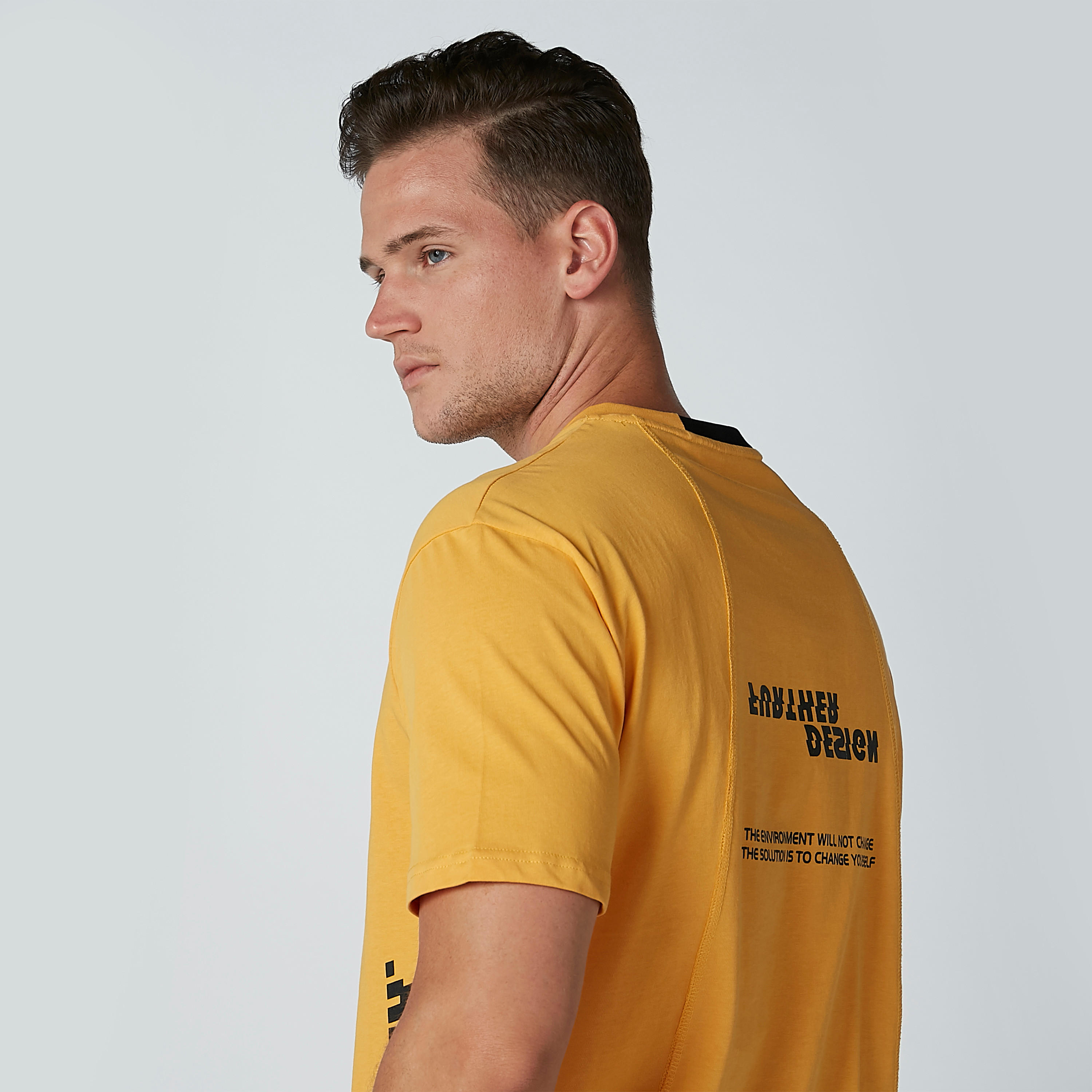 تيشيرت بياقة مستديرة وأكمام قصيرة وطبعات-men-clothing-tshirtsandpolos-tshirts-image-2