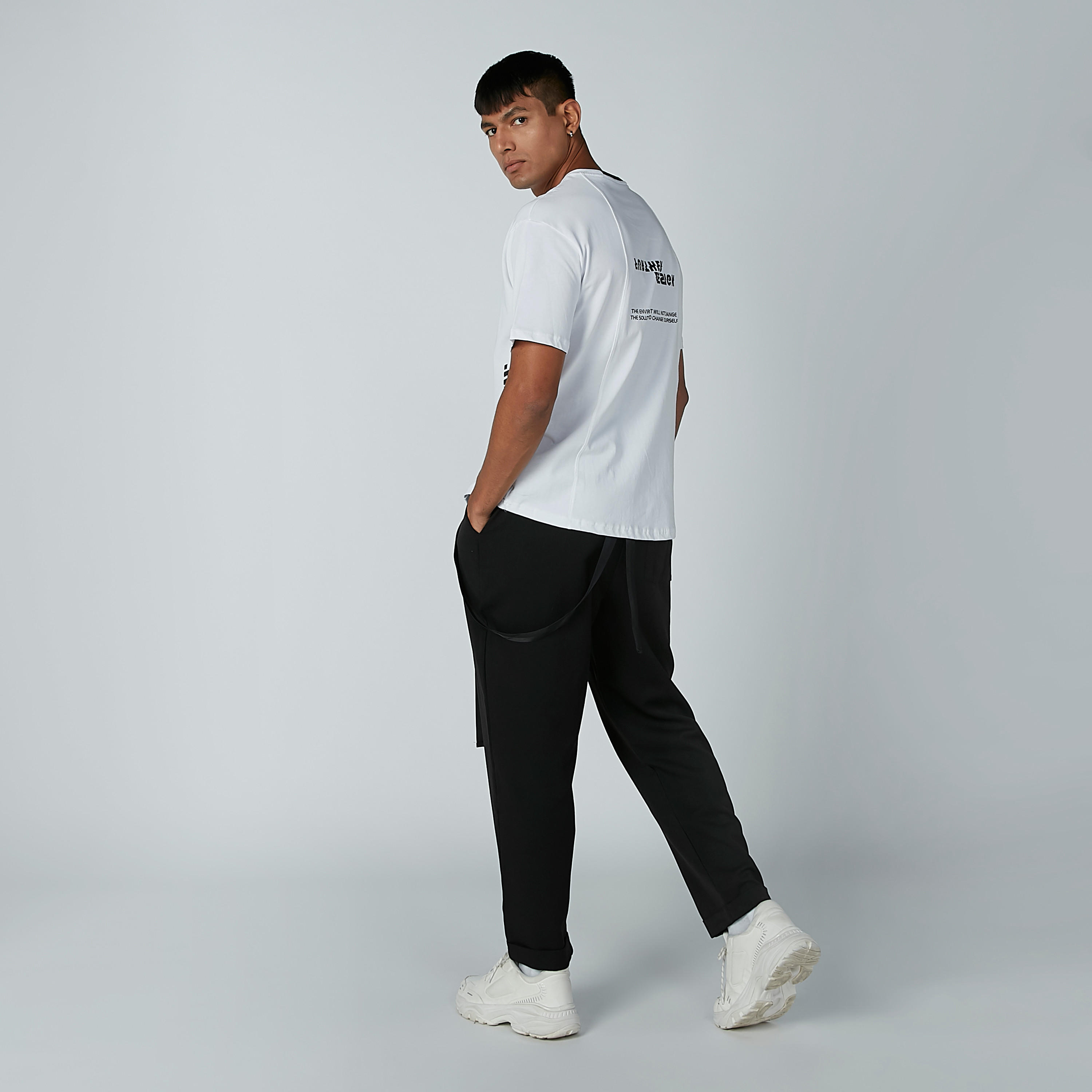 تيشيرت بياقة مستديرة وأكمام قصيرة وطبعات-men-clothing-tshirtsandpolos-tshirts-image-1