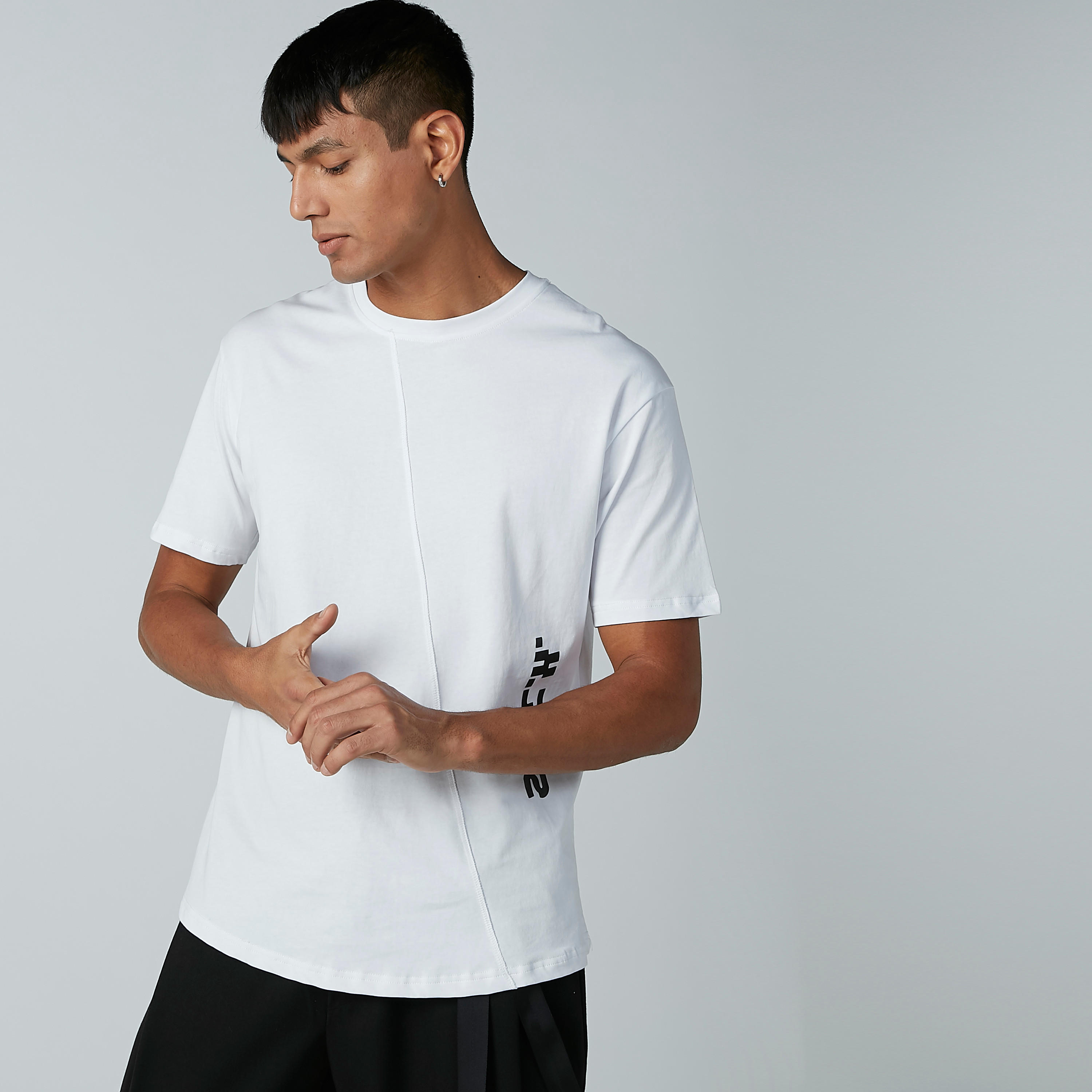 تيشيرت بياقة مستديرة وأكمام قصيرة وطبعات-men-clothing-tshirtsandpolos-tshirts-image-2