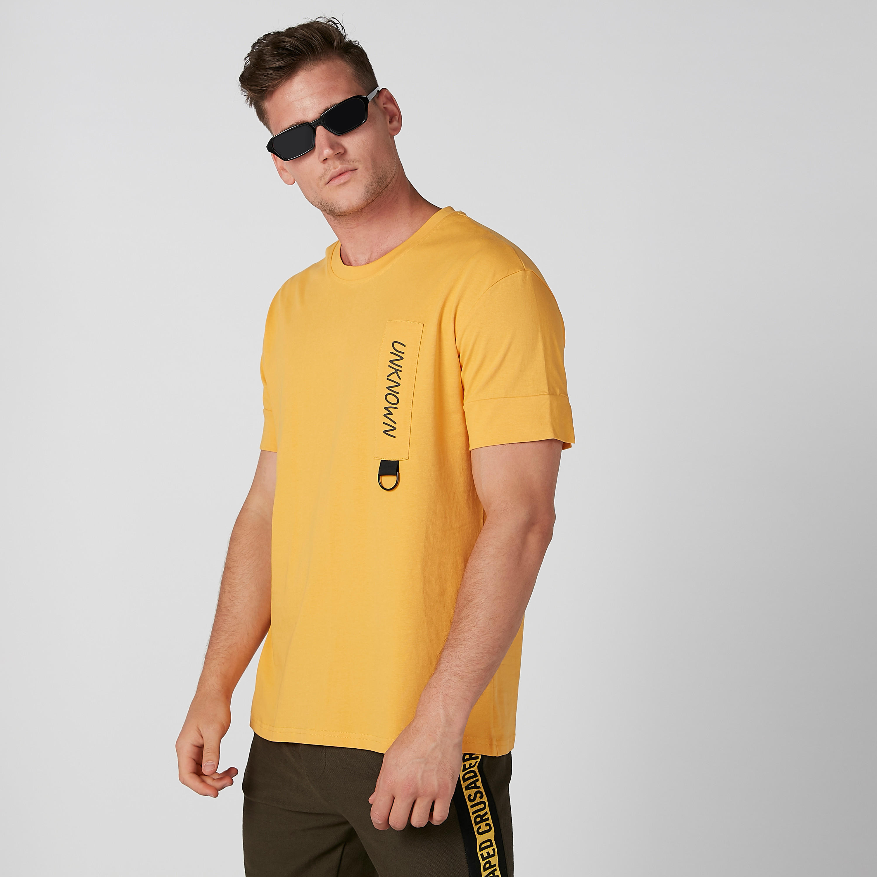 تيشيرت بياقة مستديرة وأكمام قصيرة وطبعات-men-clothing-tshirtsandpolos-tshirts-image-3