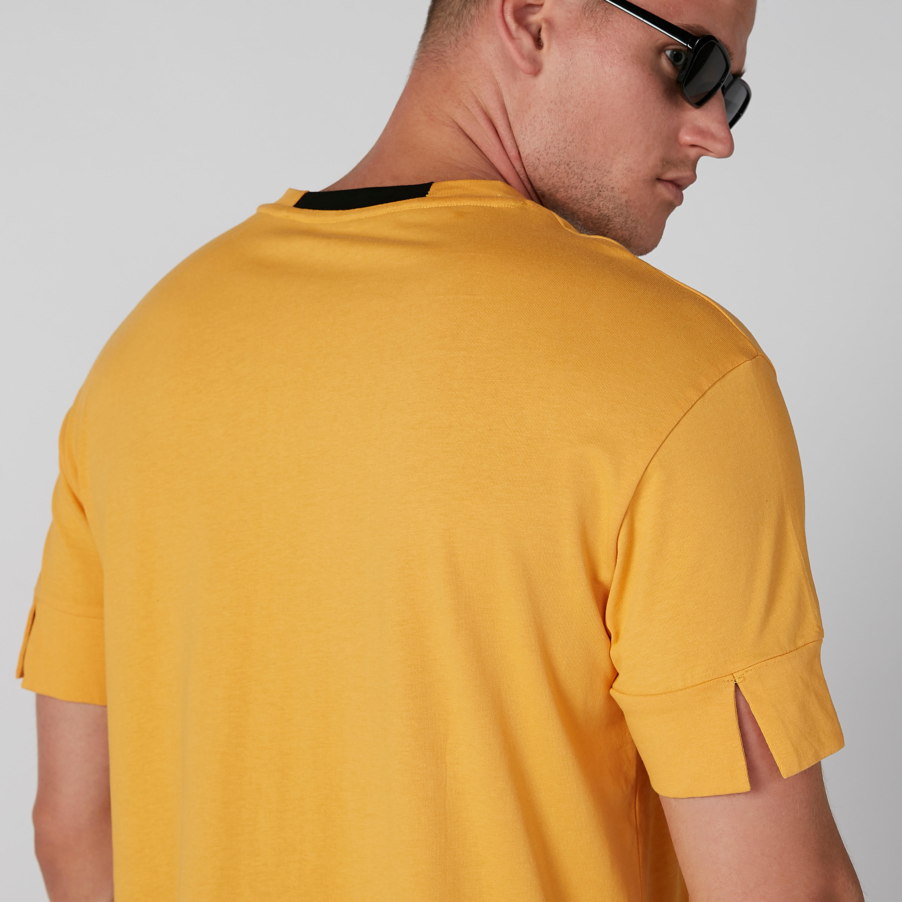 تيشيرت بياقة مستديرة وأكمام قصيرة وطبعات-men-clothing-tshirtsandpolos-tshirts-image-5
