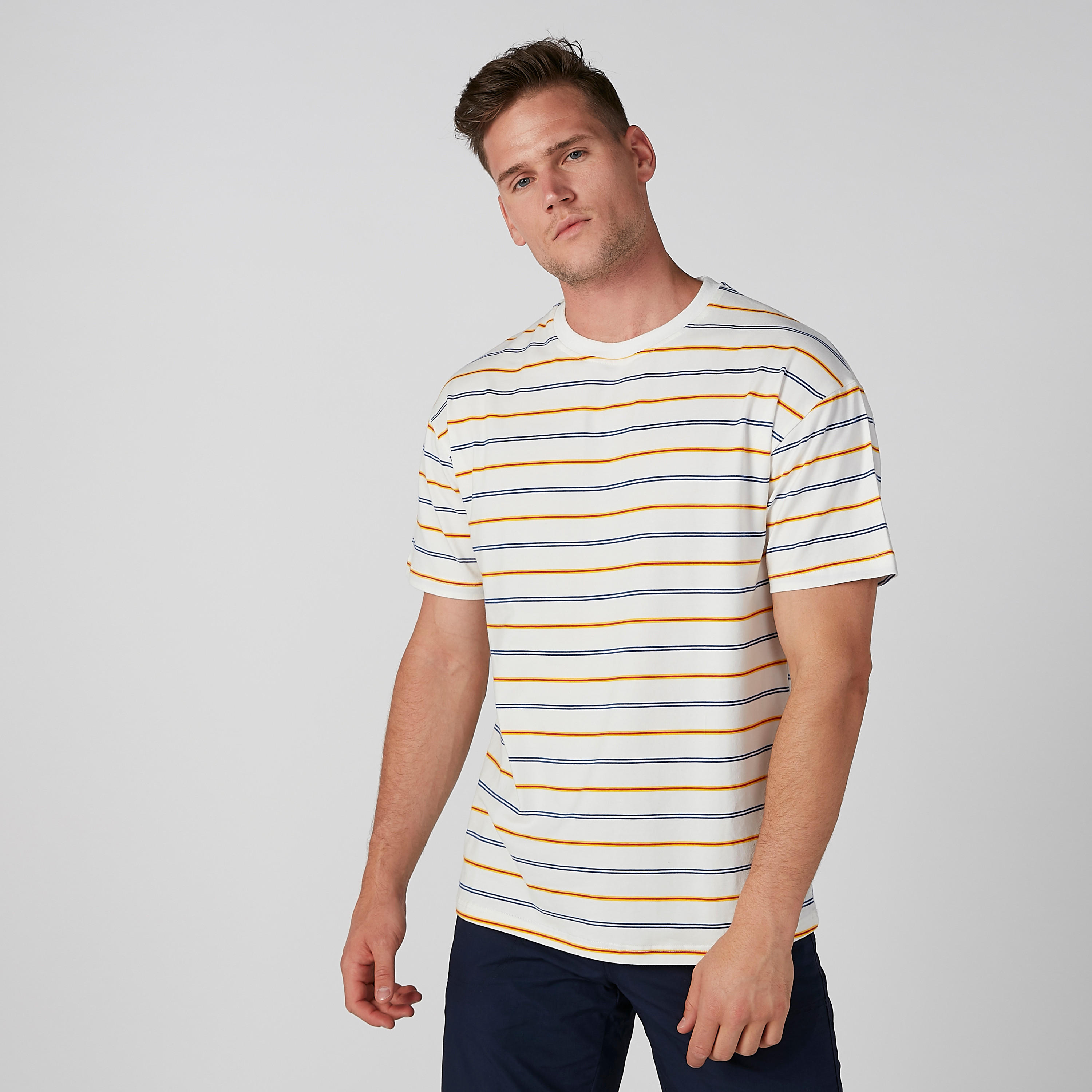 تيشيرت مقلّم بياقة ضيقة وأكمام قصيرة-men-clothing-tshirtsandpolos-tshirts-image-1