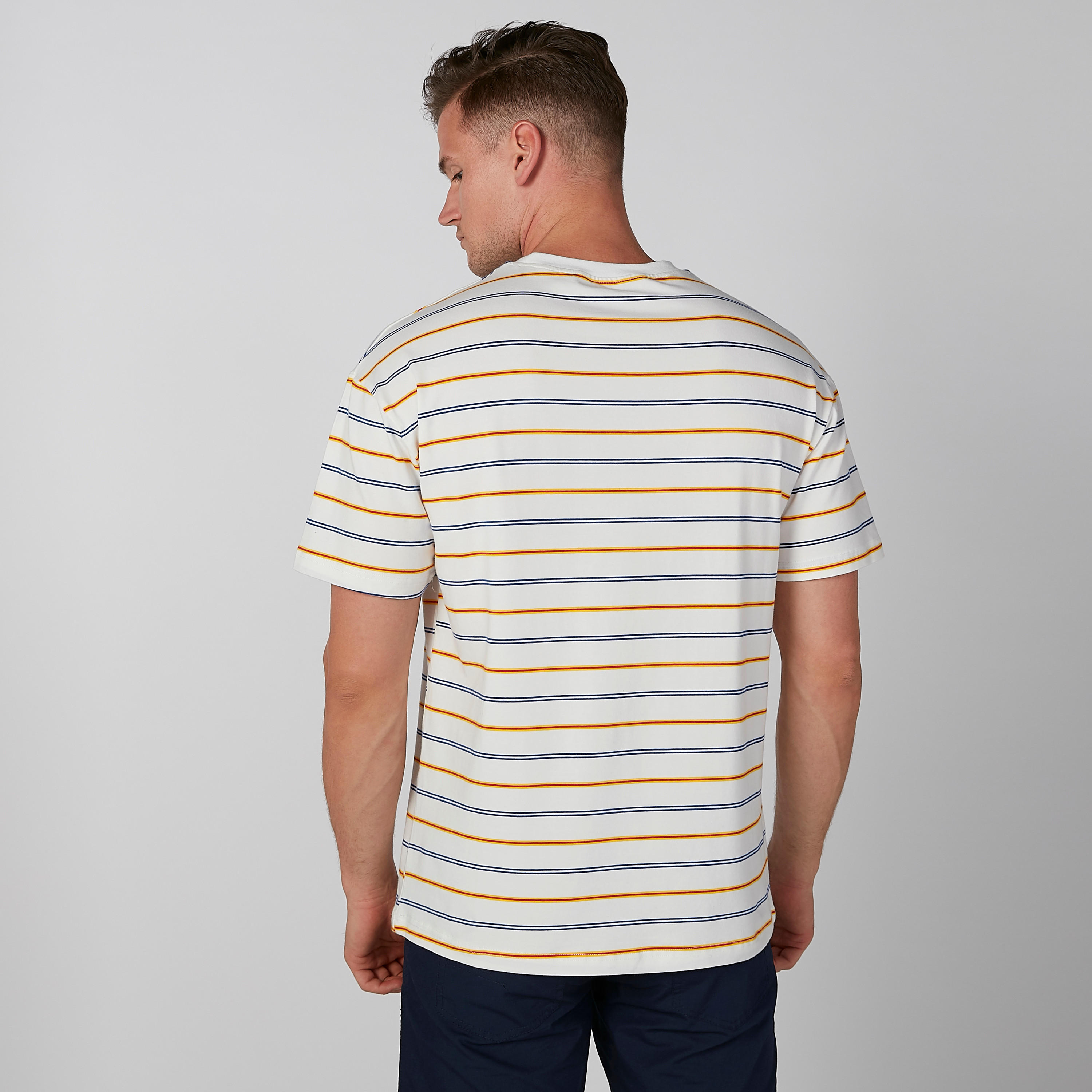 تيشيرت مقلّم بياقة ضيقة وأكمام قصيرة-men-clothing-tshirtsandpolos-tshirts-image-2