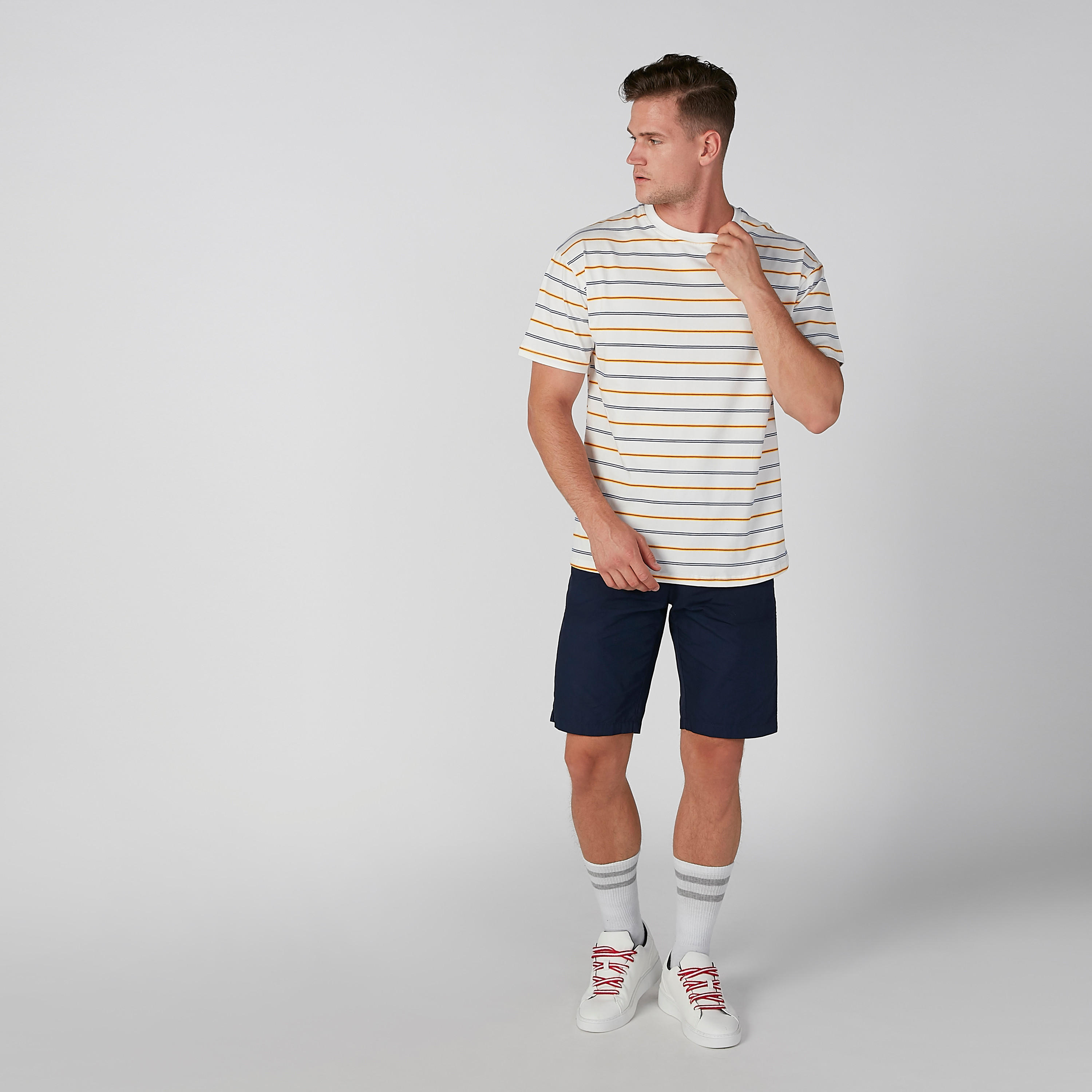تيشيرت مقلّم بياقة ضيقة وأكمام قصيرة-men-clothing-tshirtsandpolos-tshirts-image-3