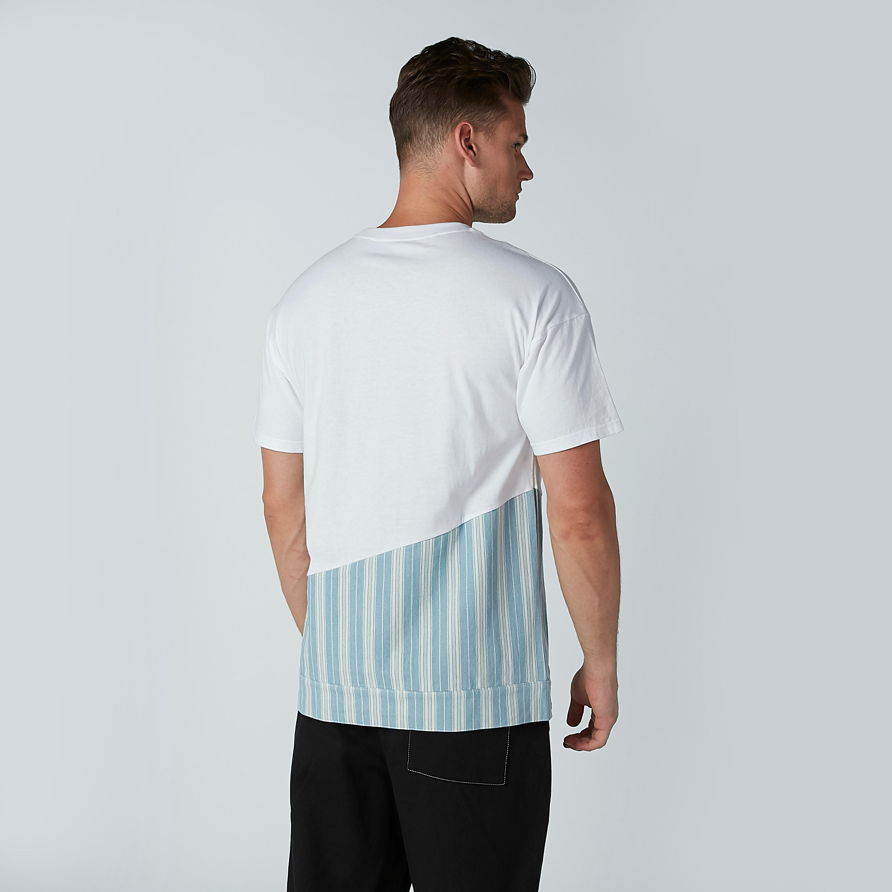 تيشيرت بياقة دائرية وأكمام قصيرة بتصميم مقلّم-men-clothing-tshirtsandpolos-tshirts-image-4