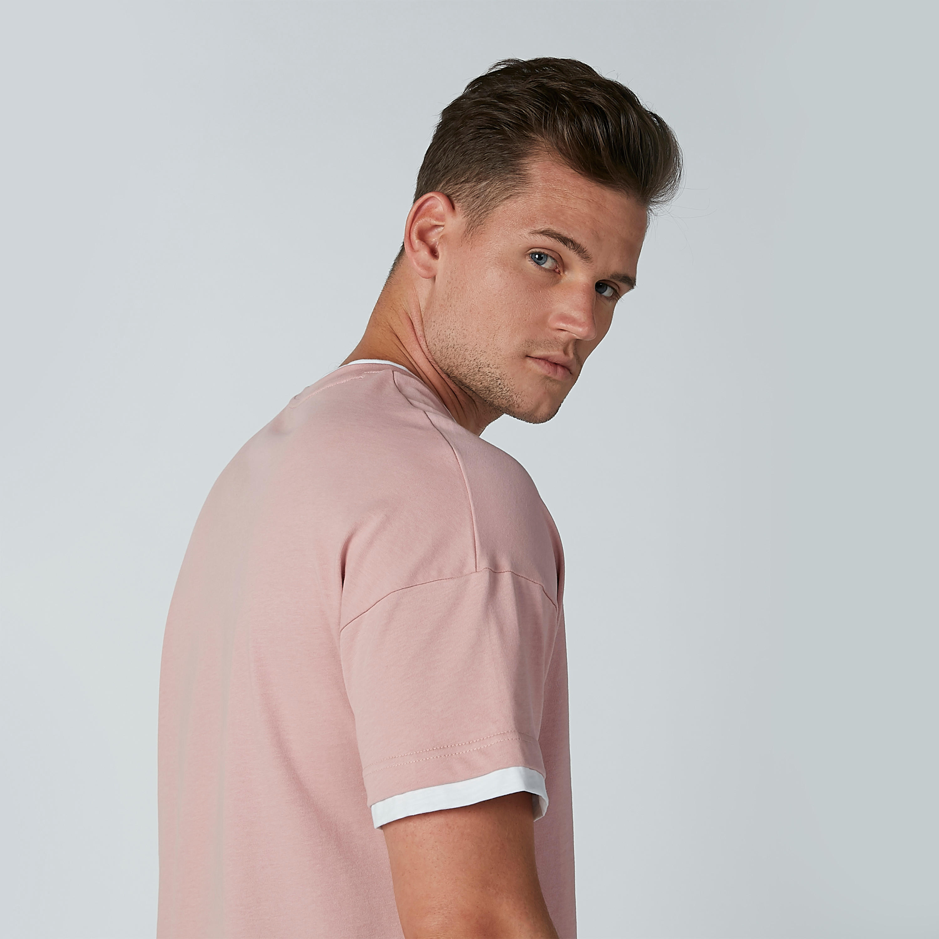 تيشيرت سادة بياقة مستديرة وأكمام قصيرة-men-clothing-tshirtsandpolos-tshirts-image-2