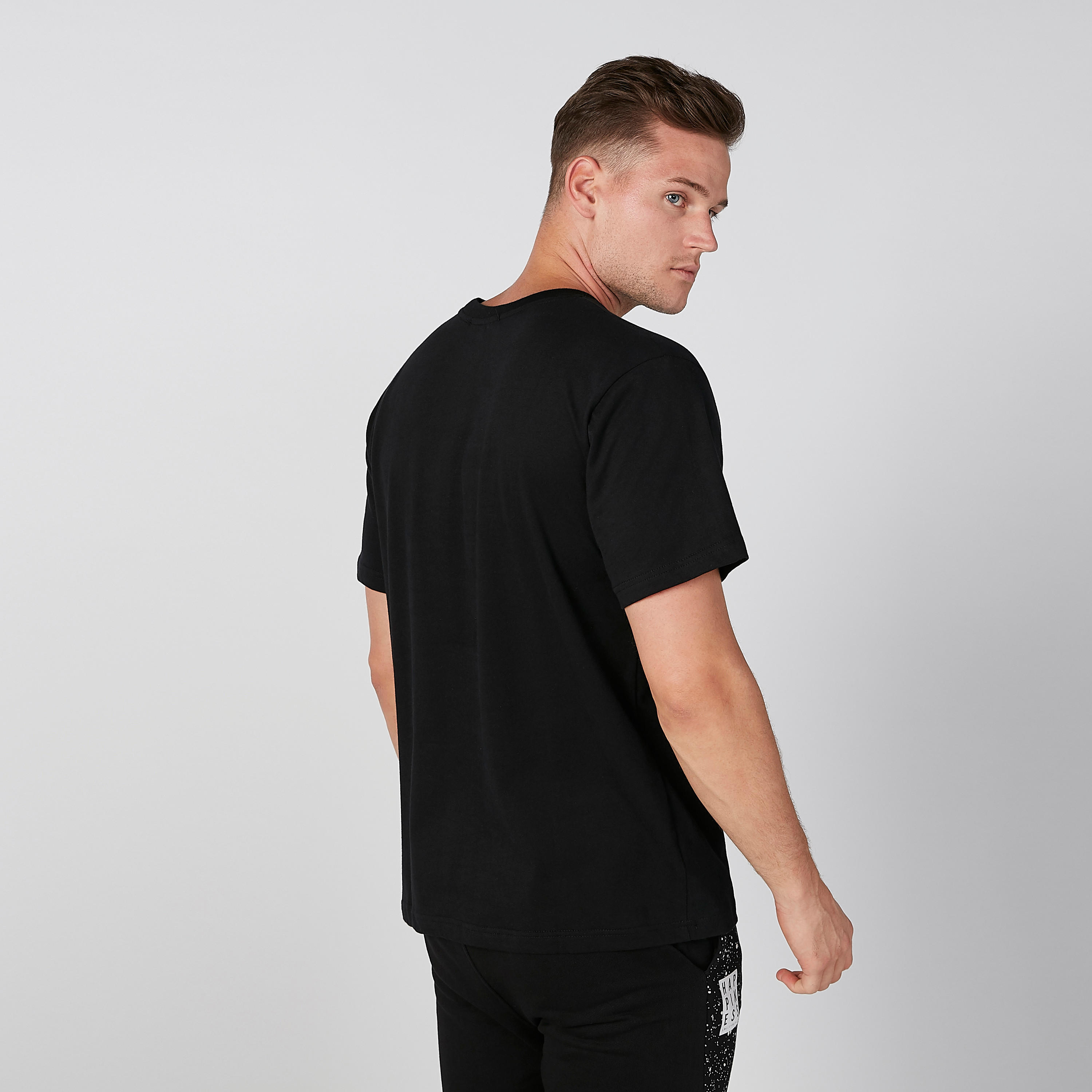 تيشيرت بياقة مستديرة وأكمام قصيرة وطبعات-men-clothing-tshirtsandpolos-tshirts-image-2