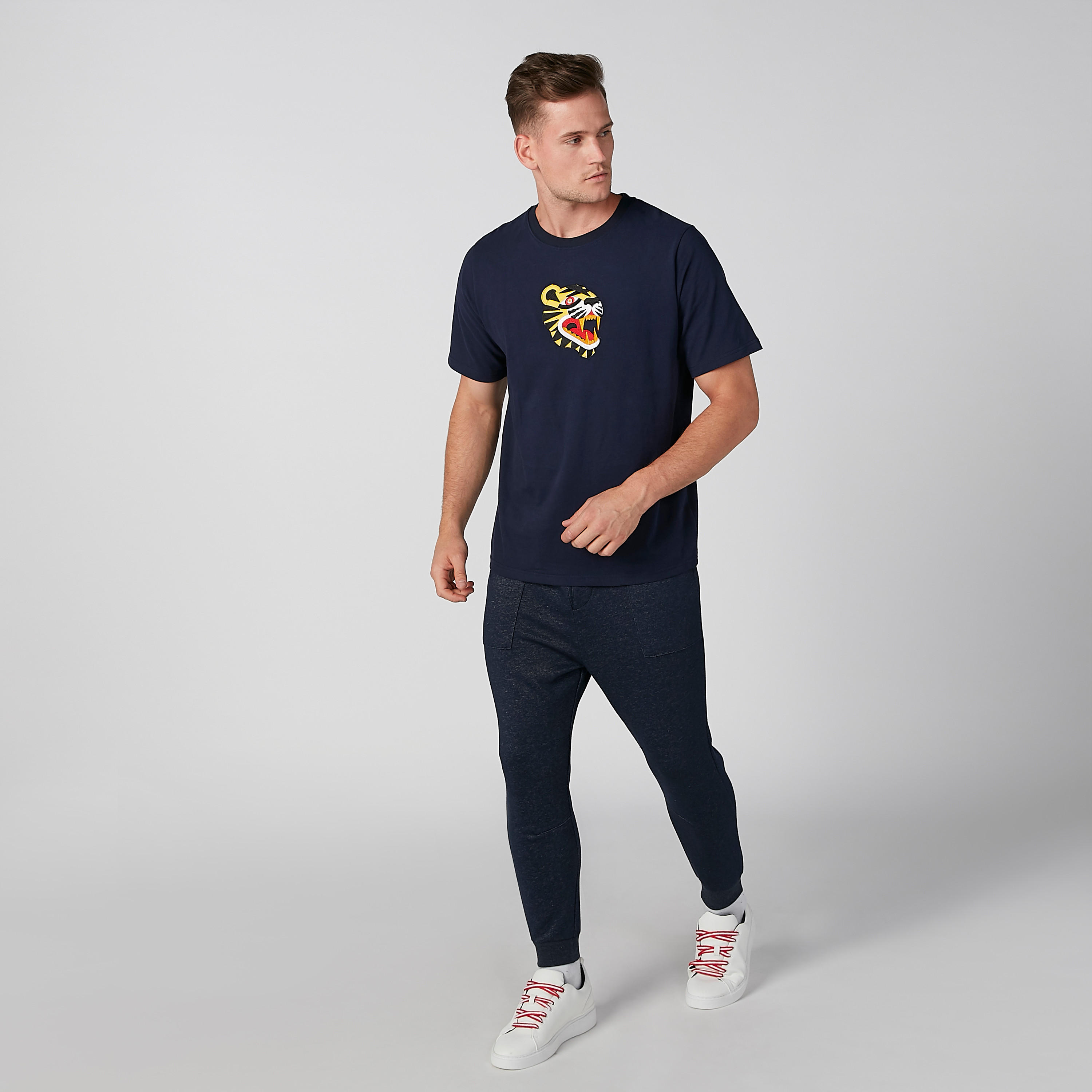 تيشيرت بياقة مستديرة وأكمام قصيرة وطبعات-men-clothing-tshirtsandpolos-tshirts-image-1