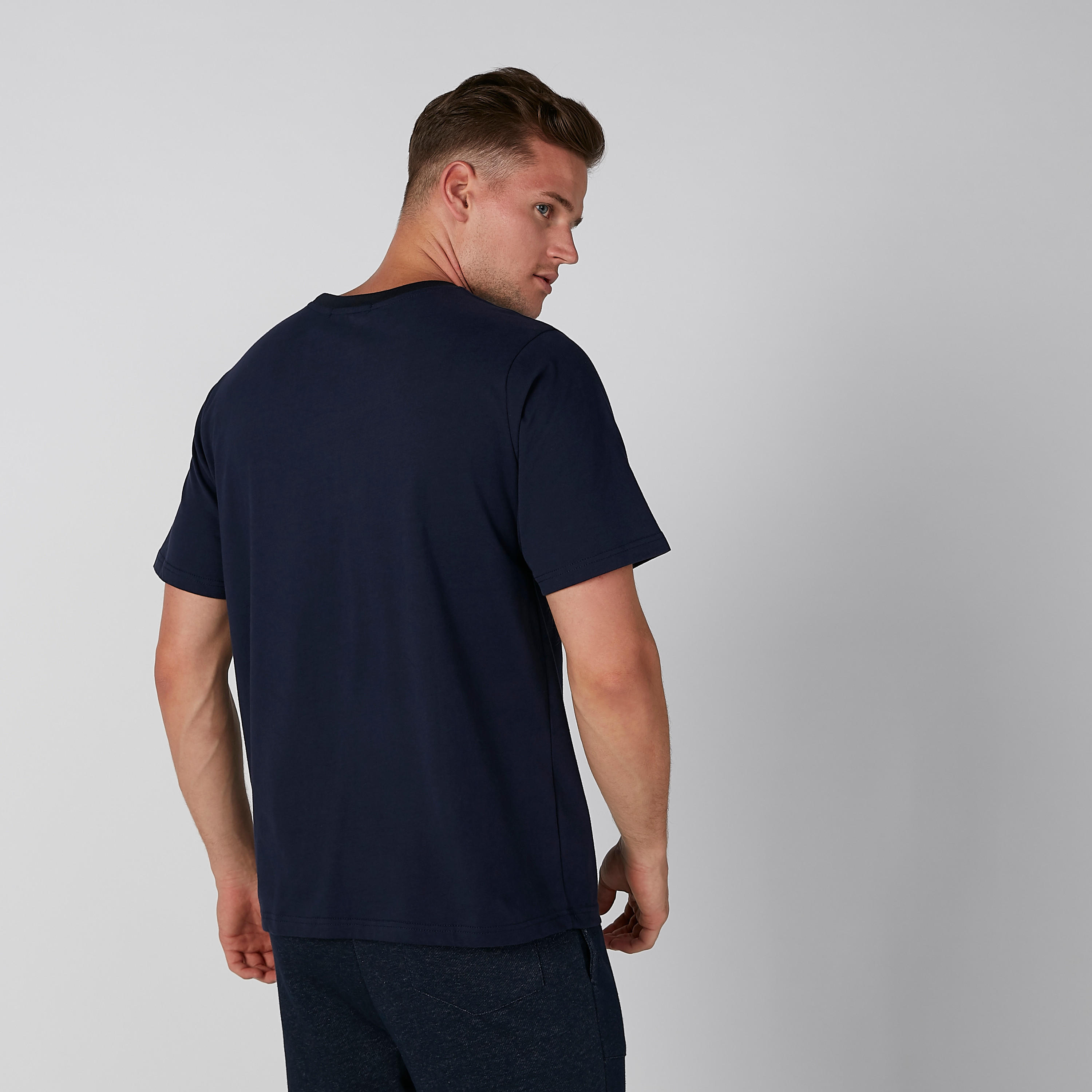 تيشيرت بياقة مستديرة وأكمام قصيرة وطبعات-men-clothing-tshirtsandpolos-tshirts-image-2