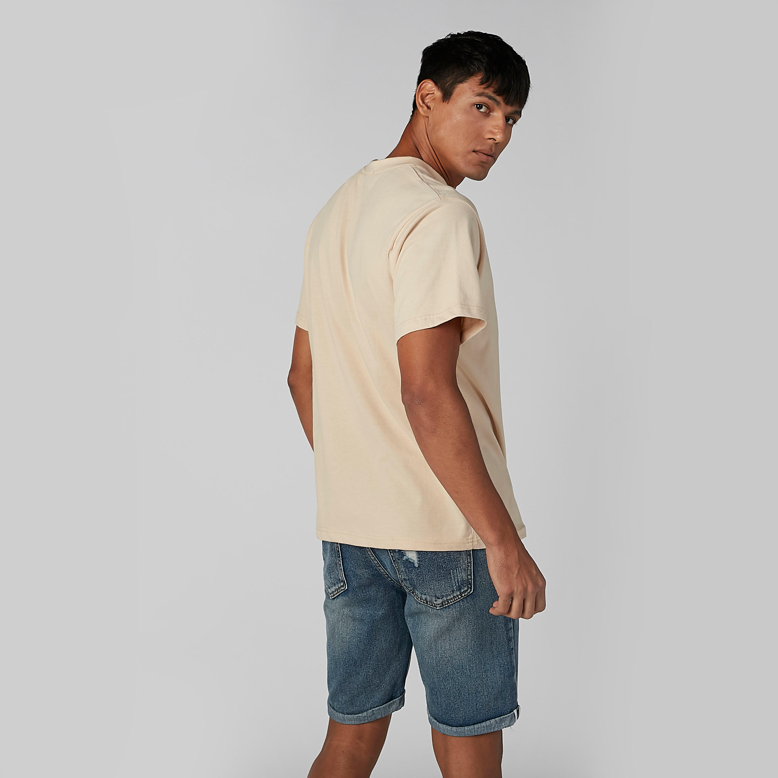 تيشيرت بياقة مستديرة وأكمام قصيرة وطبعات-men-clothing-tshirtsandpolos-tshirts-image-5