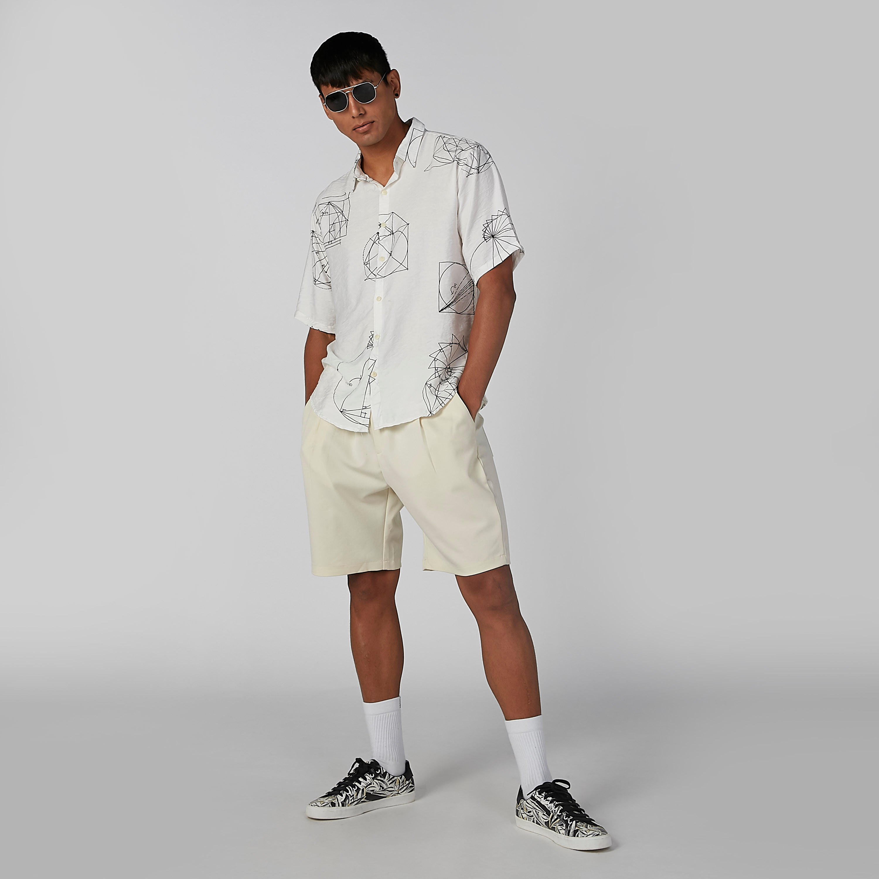 قميص بأكمام قصيرة وأزرار وطبعات-men-clothing-shirts-image-3