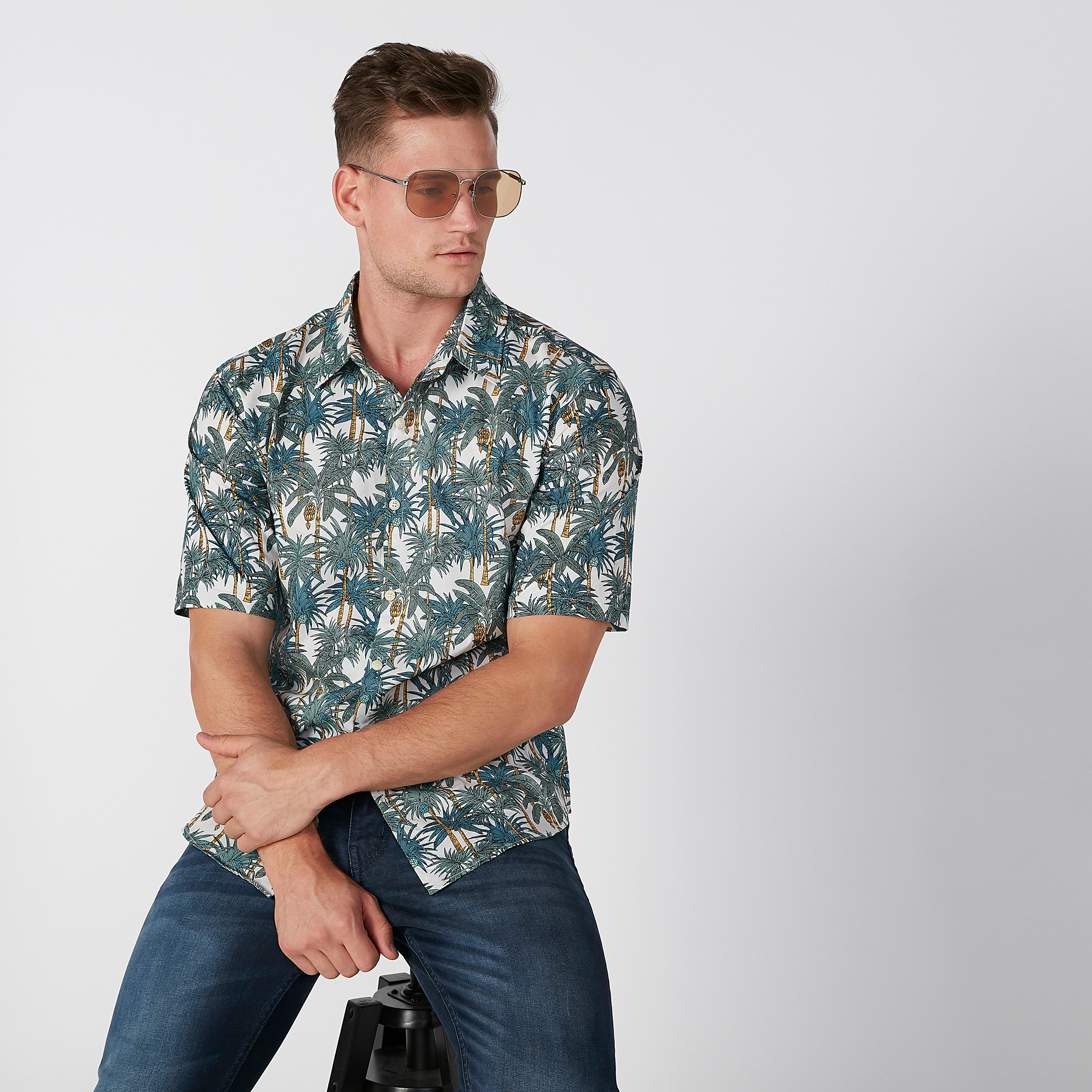 قميص بأكمام قصيرة وأزرار وطبعات-men-clothing-shirts-image-1