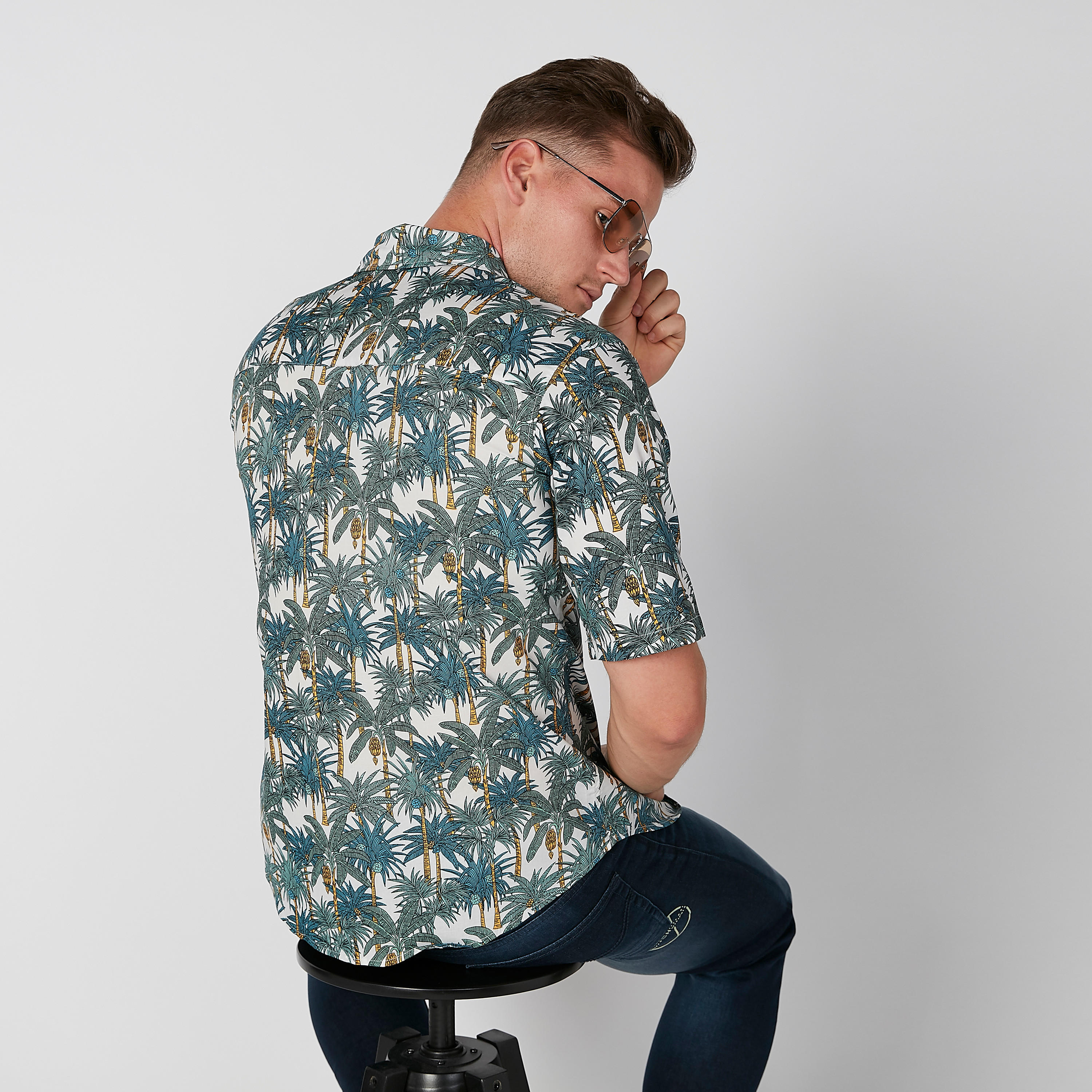 قميص بأكمام قصيرة وأزرار وطبعات-men-clothing-shirts-image-2