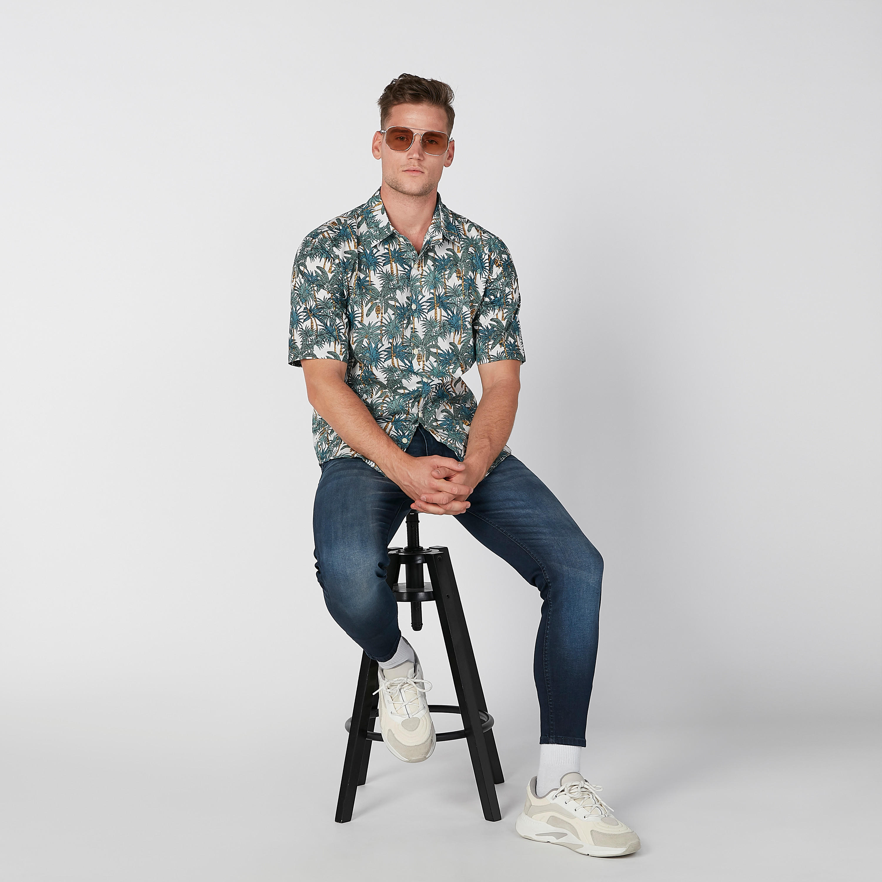 قميص بأكمام قصيرة وأزرار وطبعات-men-clothing-shirts-image-3