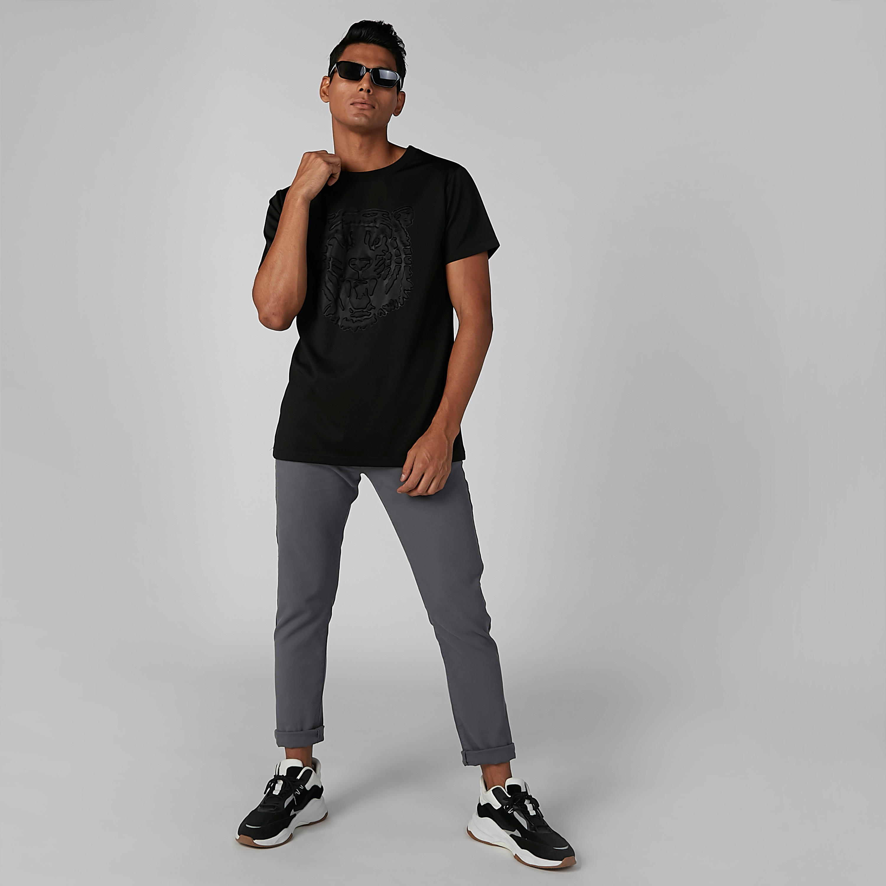 تيشيرت بياقة مستديرة وأكمام قصيرة وطبعات-men-clothing-tshirtsandpolos-tshirts-image-1