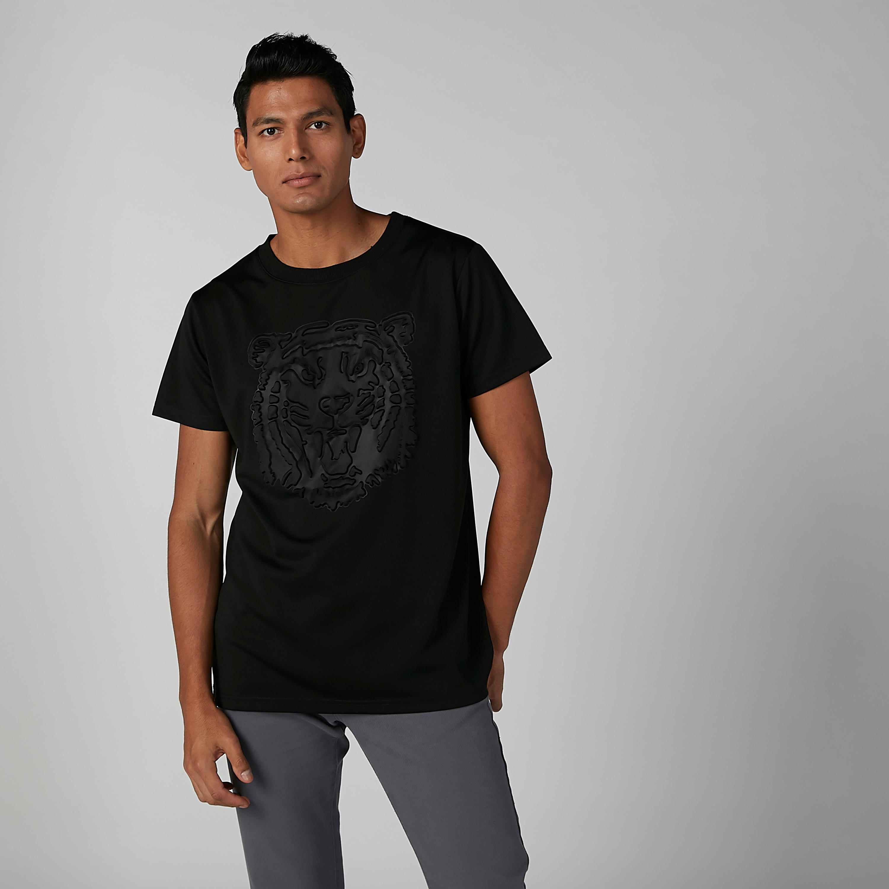 تيشيرت بياقة مستديرة وأكمام قصيرة وطبعات-men-clothing-tshirtsandpolos-tshirts-image-2