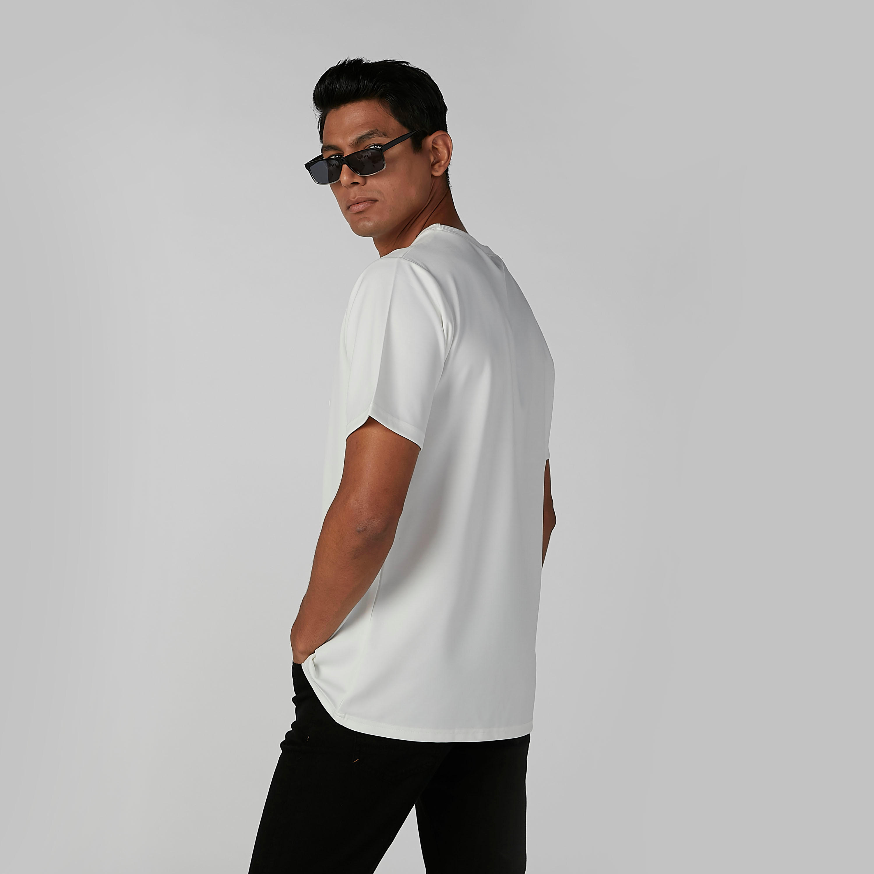 تيشيرت منقوش بياقة مستديرة وأكمام قصيرة-men-clothing-tshirtsandpolos-tshirts-image-3