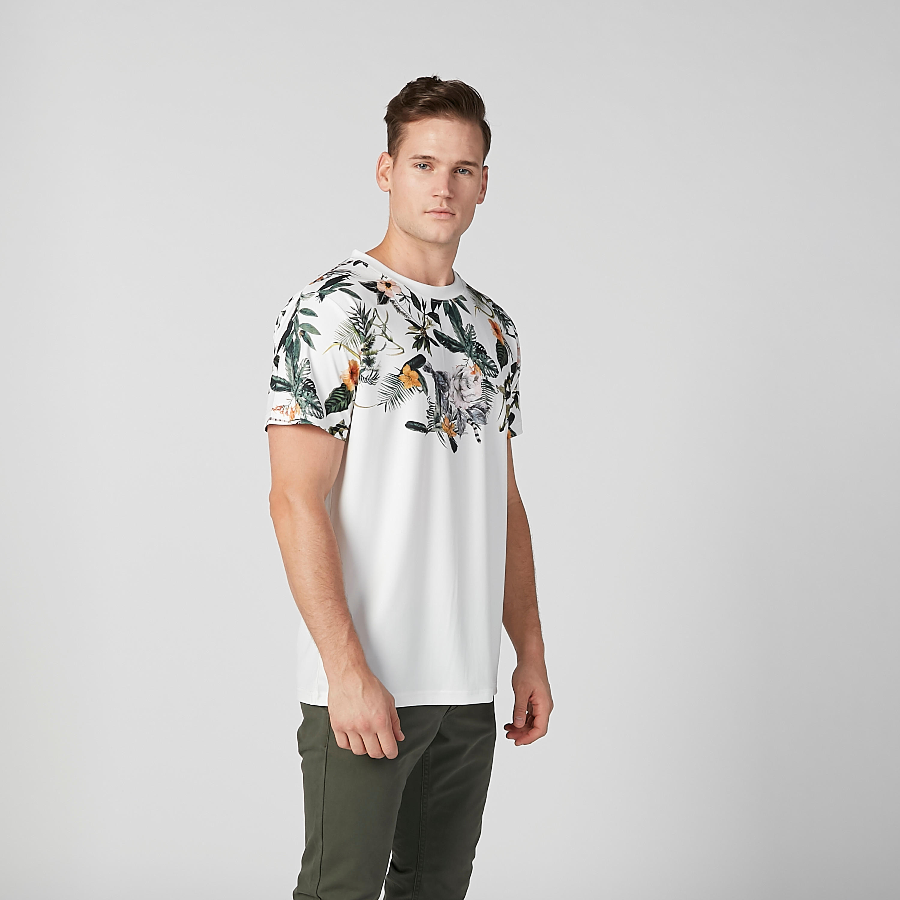 تيشيرت بياقة مستديرة وأكمام قصيرة وطبعات-men-clothing-tshirtsandpolos-tshirts-image-1