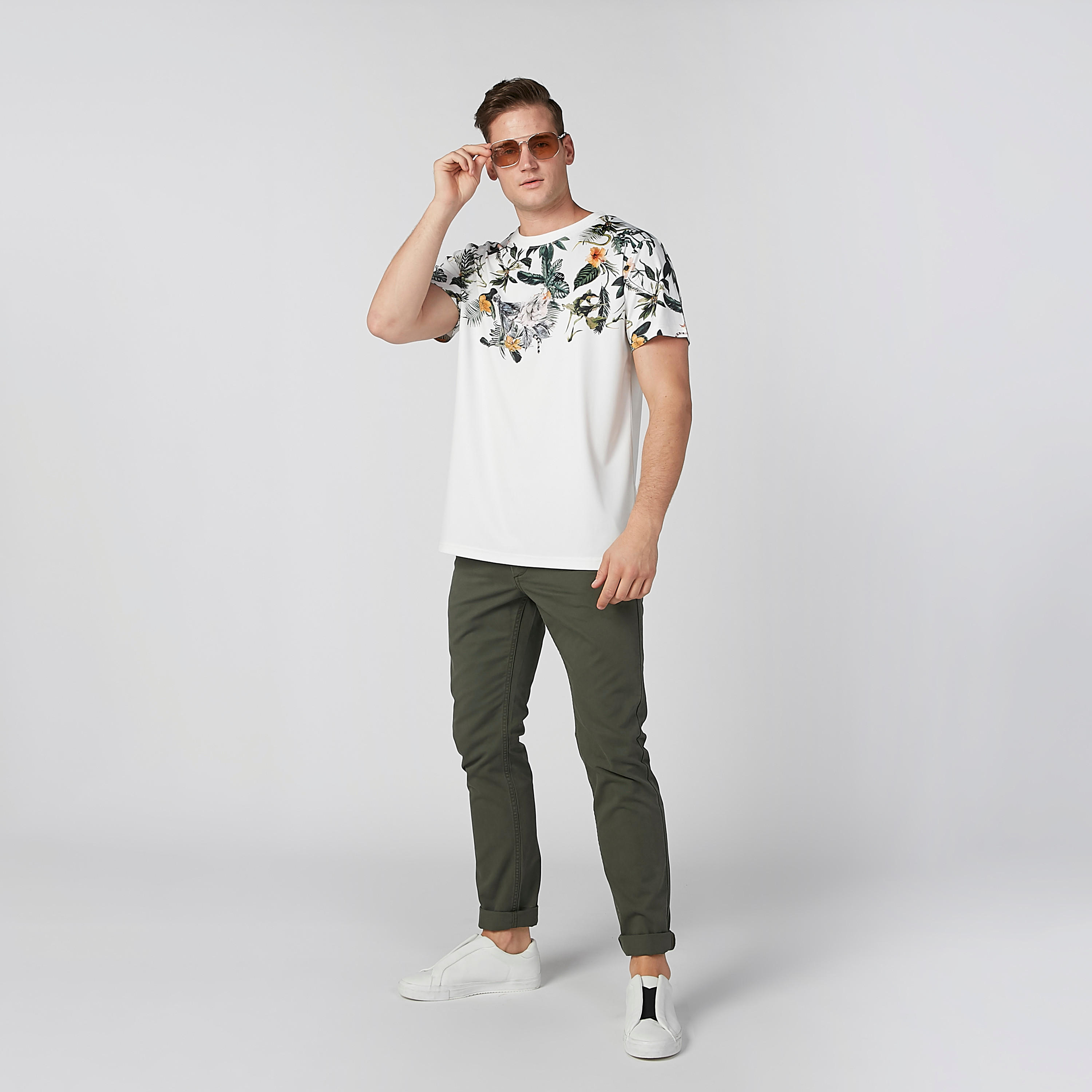 تيشيرت بياقة مستديرة وأكمام قصيرة وطبعات-men-clothing-tshirtsandpolos-tshirts-image-2