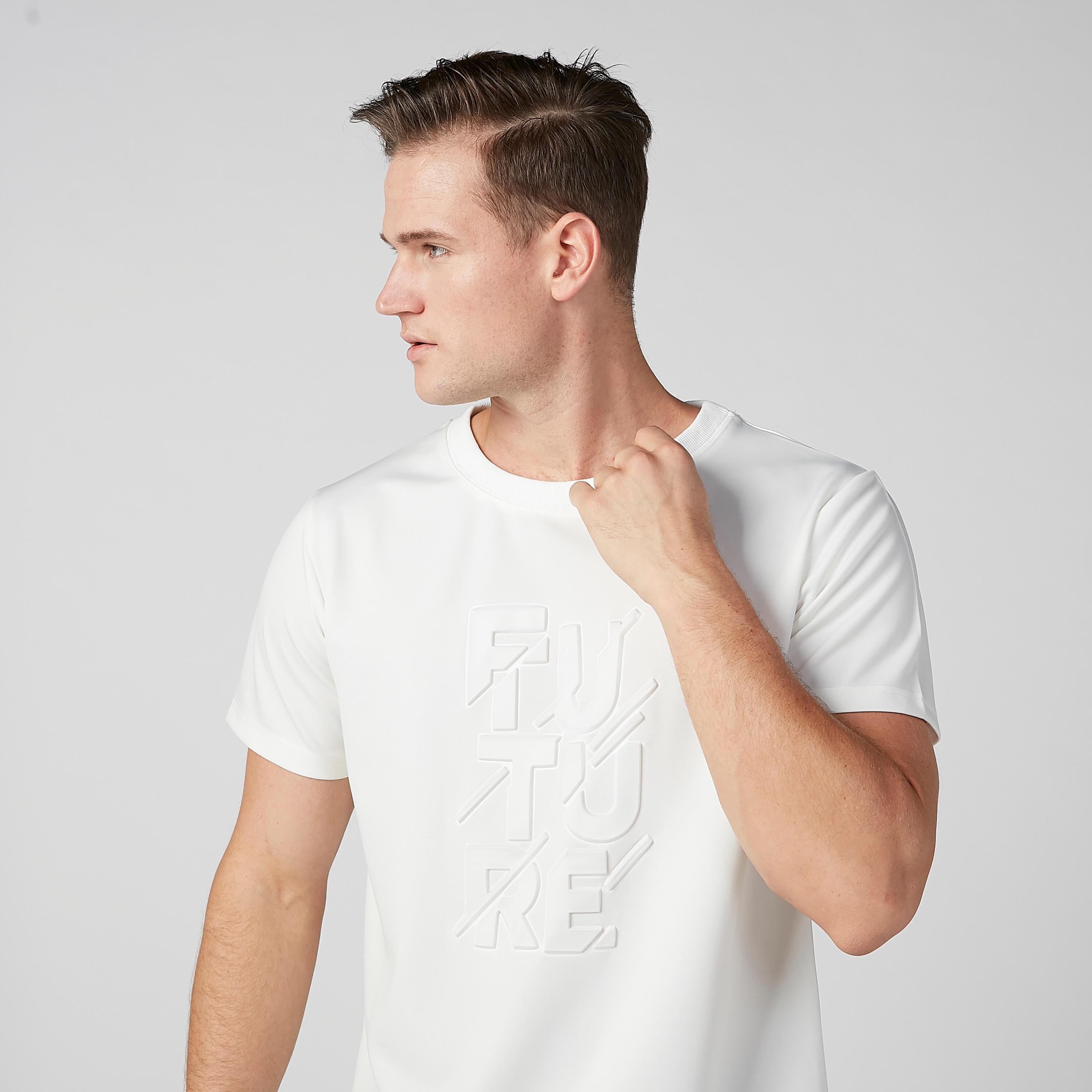 تيشيرت منقوش بياقة مستديرة وأكمام قصيرة-men-clothing-tshirtsandpolos-tshirts-image-1