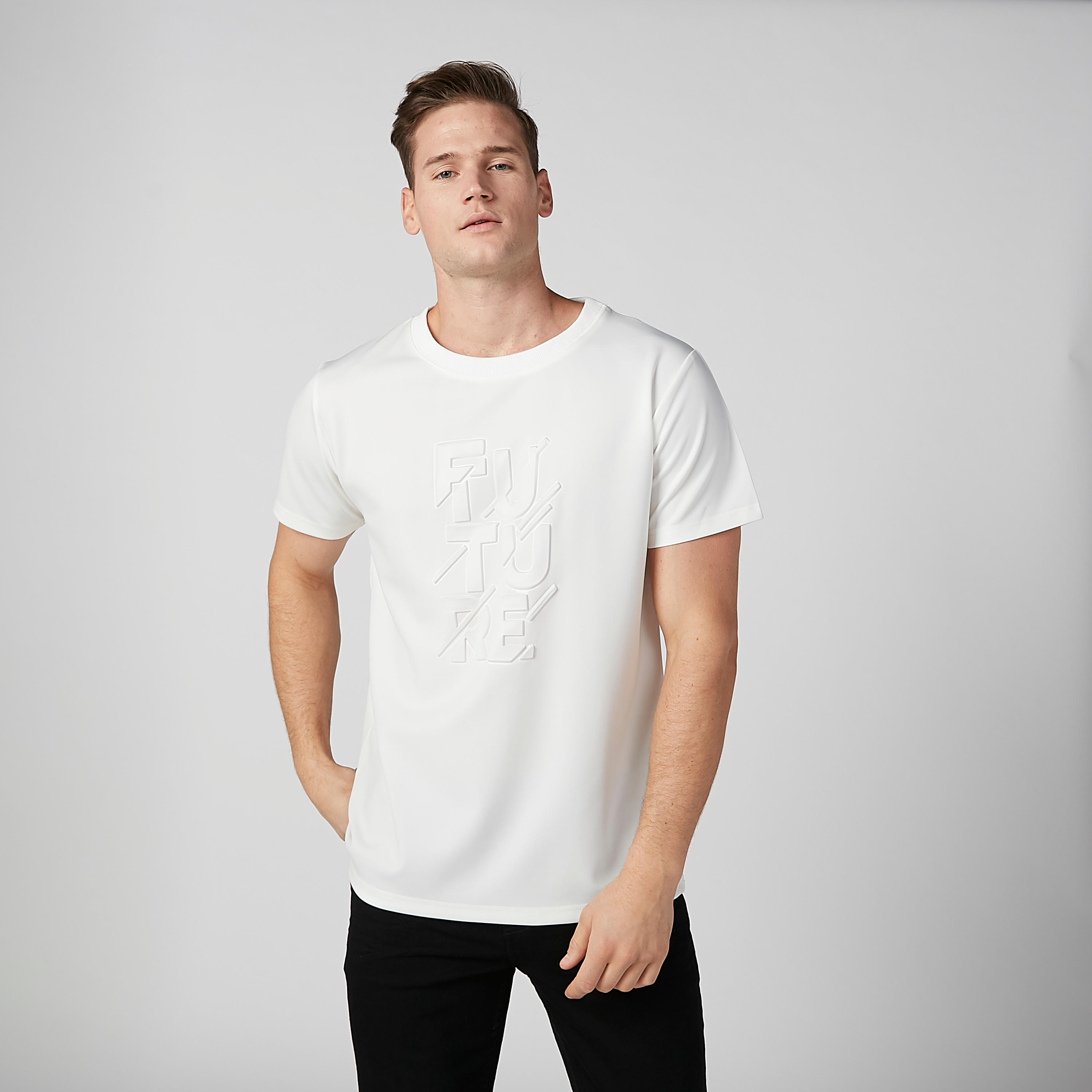 تيشيرت منقوش بياقة مستديرة وأكمام قصيرة-men-clothing-tshirtsandpolos-tshirts-image-3