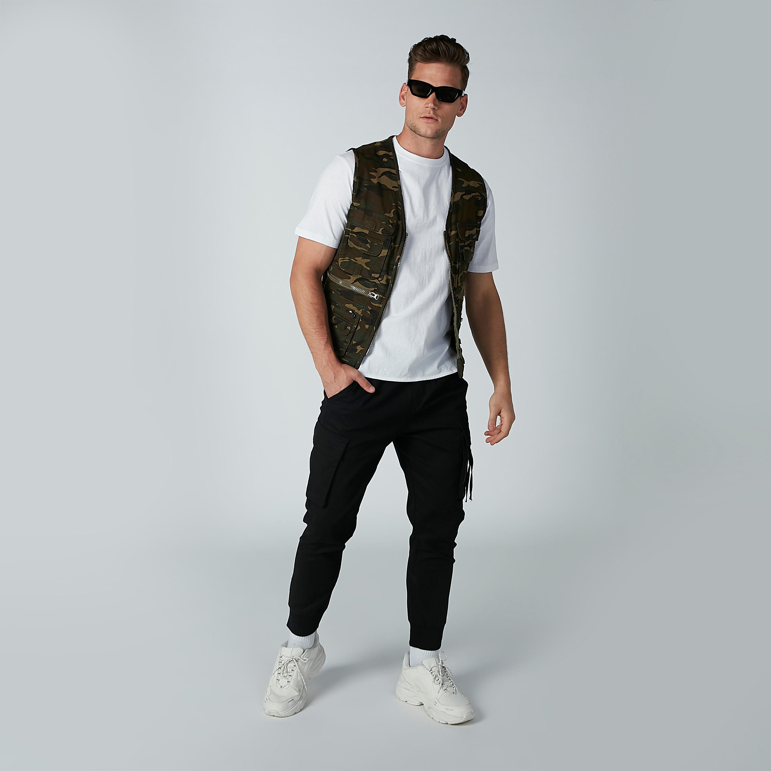 بنطال رياضي سادة برباط وجيوب-men-clothing-bottoms-joggers-image-4