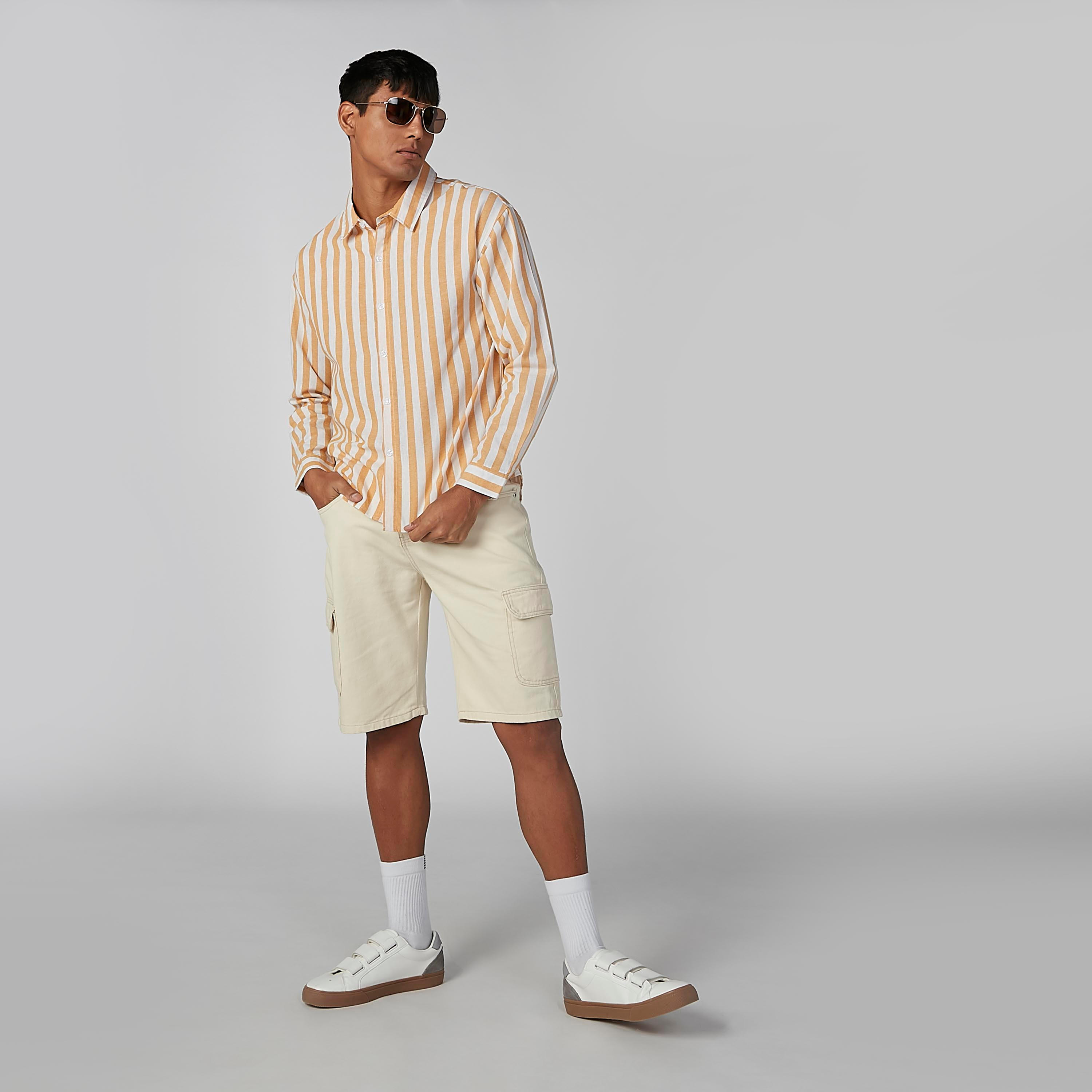 شورت دينم سادة بخصر متوسط الارتفاع وجيوب وحلقات للحزام-men-clothing-bottoms-shorts-image-3