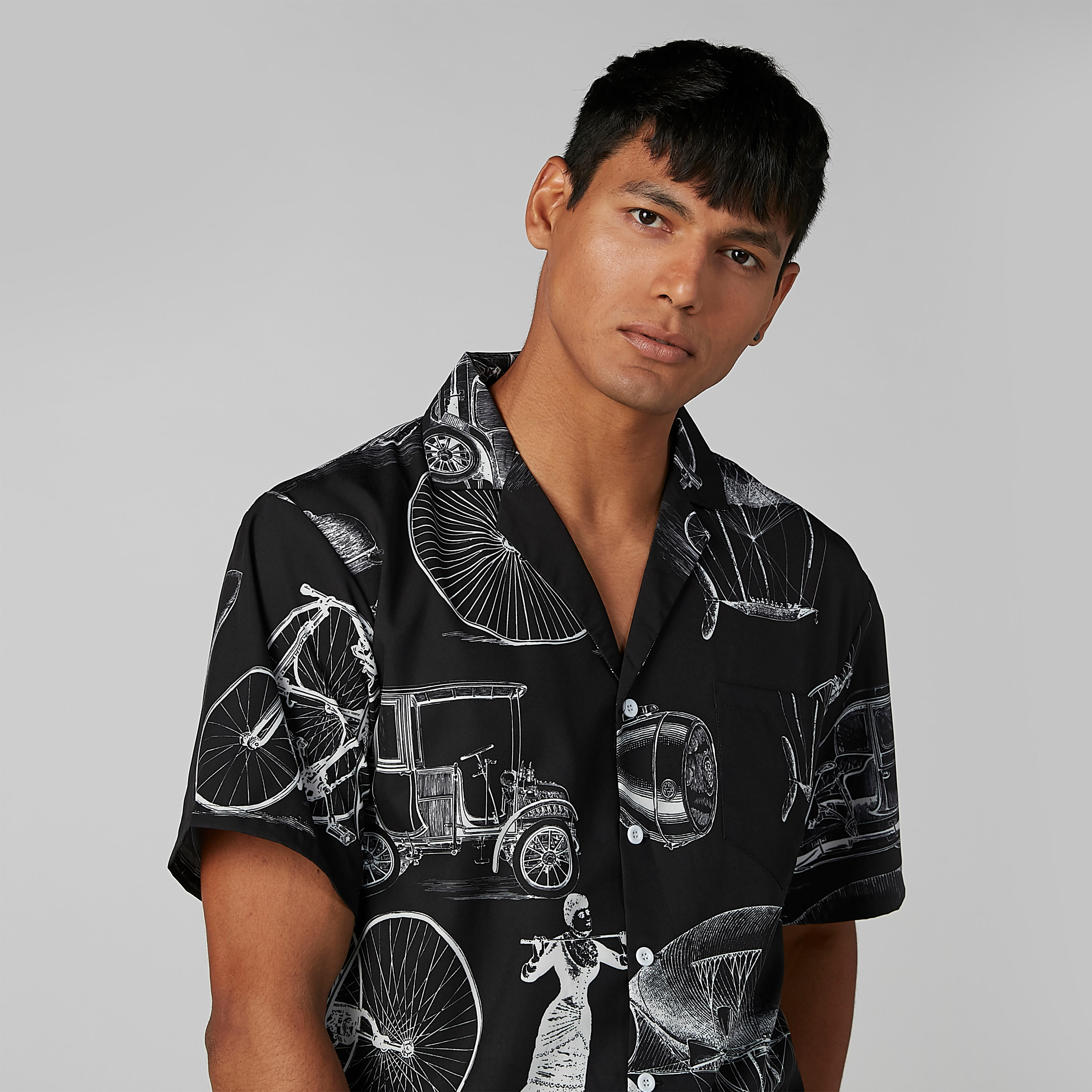 قميص بأكمام قصيرة وأزرار وطبعات-men-clothing-shirts-image-2