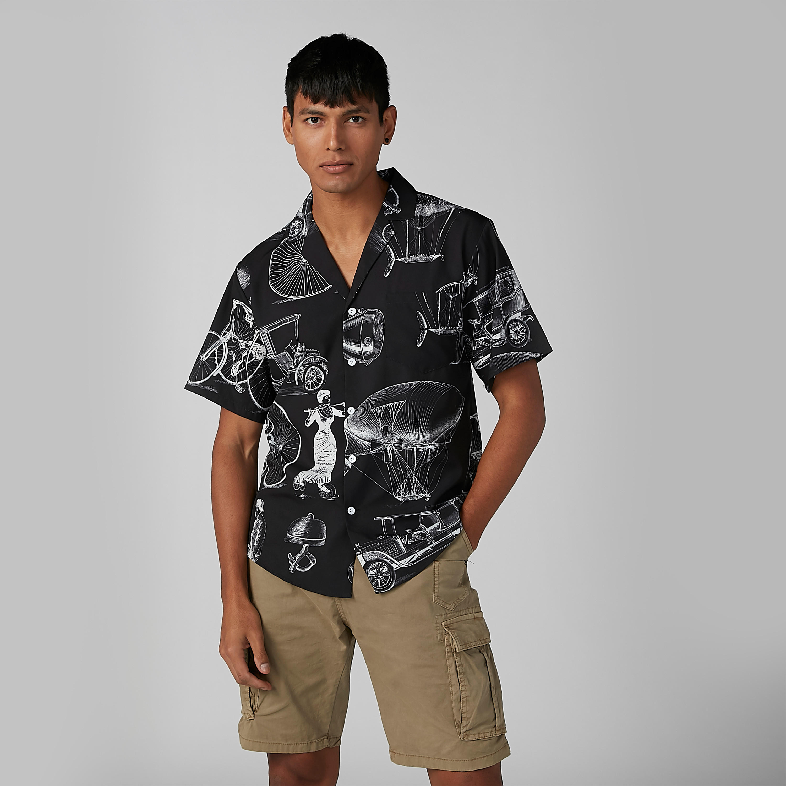 قميص بأكمام قصيرة وأزرار وطبعات-men-clothing-shirts-image-1
