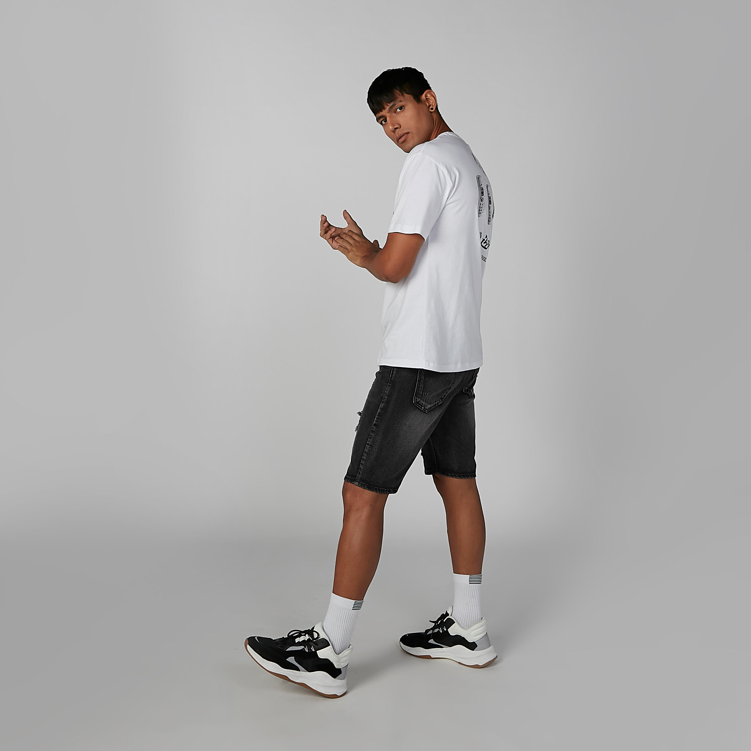 تيشيرت بياقة مستديرة وأكمام قصيرة وطبعات-men-clothing-tshirtsandpolos-tshirts-image-3