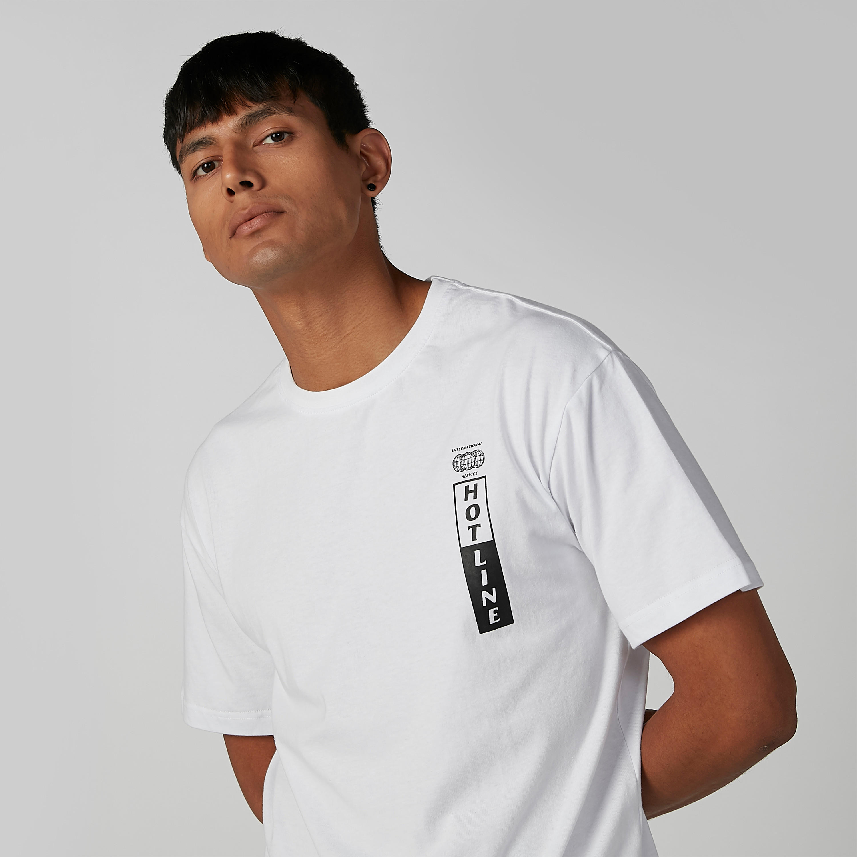 تيشيرت بياقة مستديرة وأكمام قصيرة وطبعات-men-clothing-tshirtsandpolos-tshirts-image-2