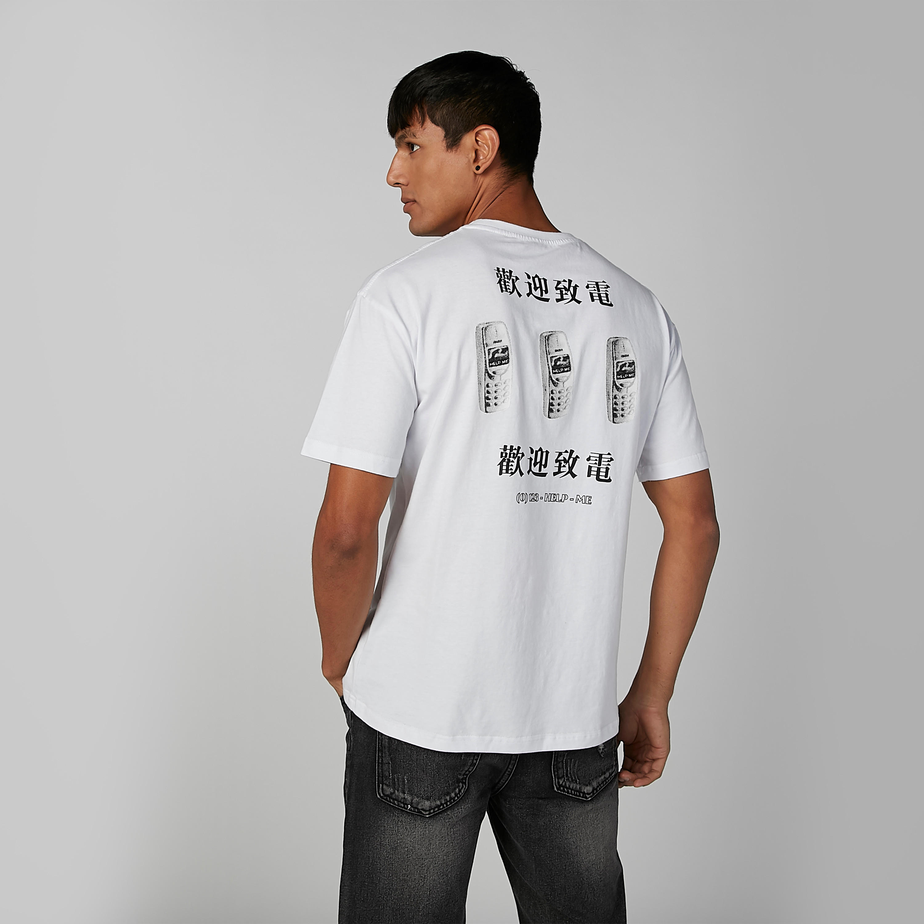 تيشيرت بياقة مستديرة وأكمام قصيرة وطبعات-men-clothing-tshirtsandpolos-tshirts-image-1
