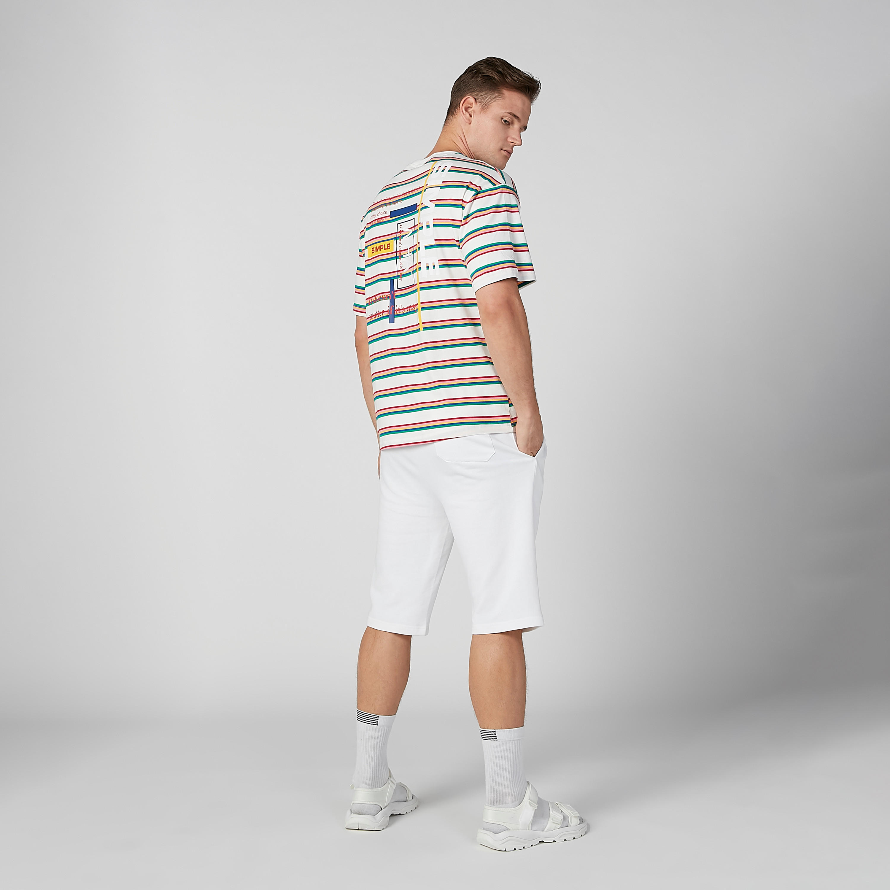 تيشيرت مقلّم بياقة ضيقة وأكمام قصيرة-men-clothing-tshirtsandpolos-tshirts-image-1