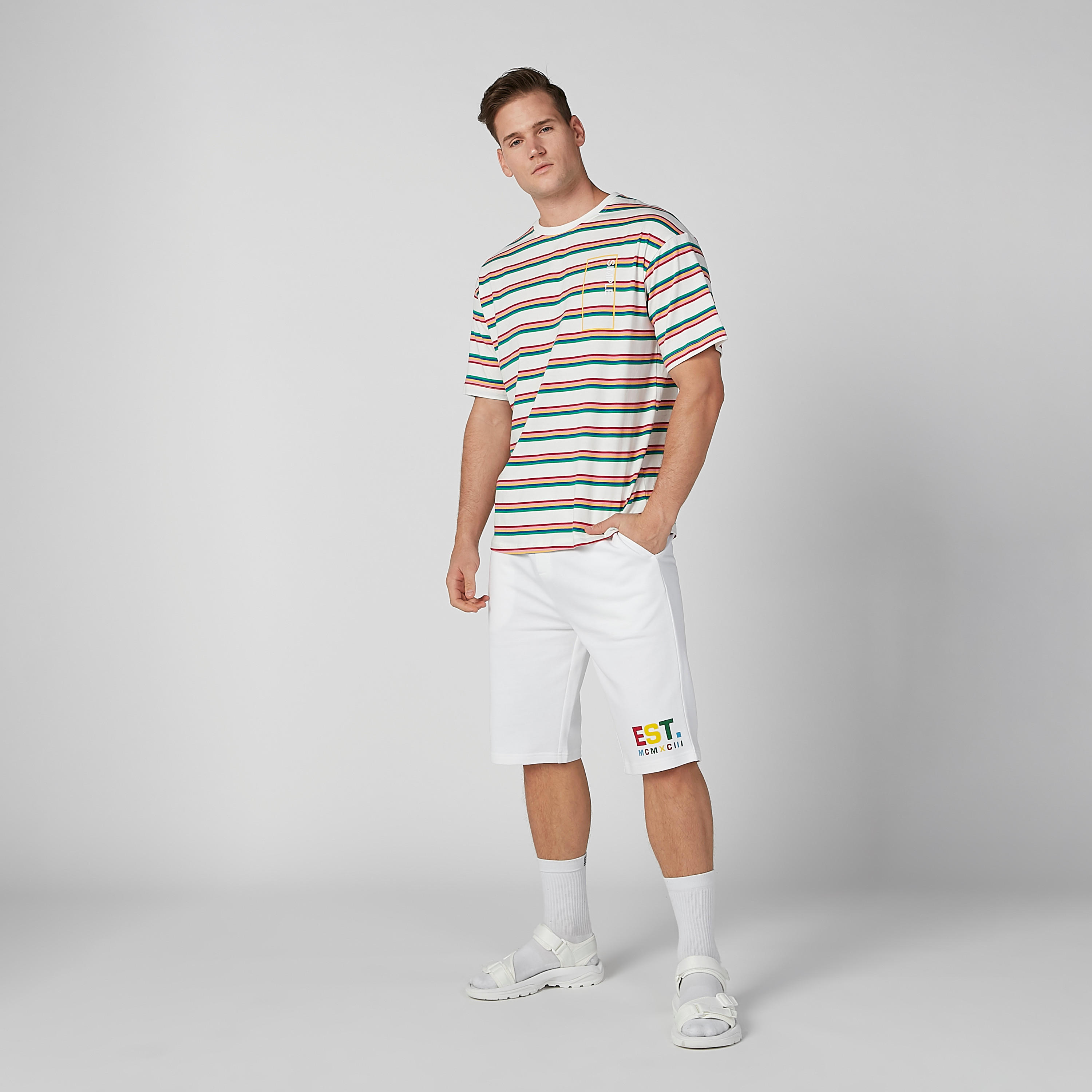 تيشيرت مقلّم بياقة ضيقة وأكمام قصيرة-men-clothing-tshirtsandpolos-tshirts-image-4