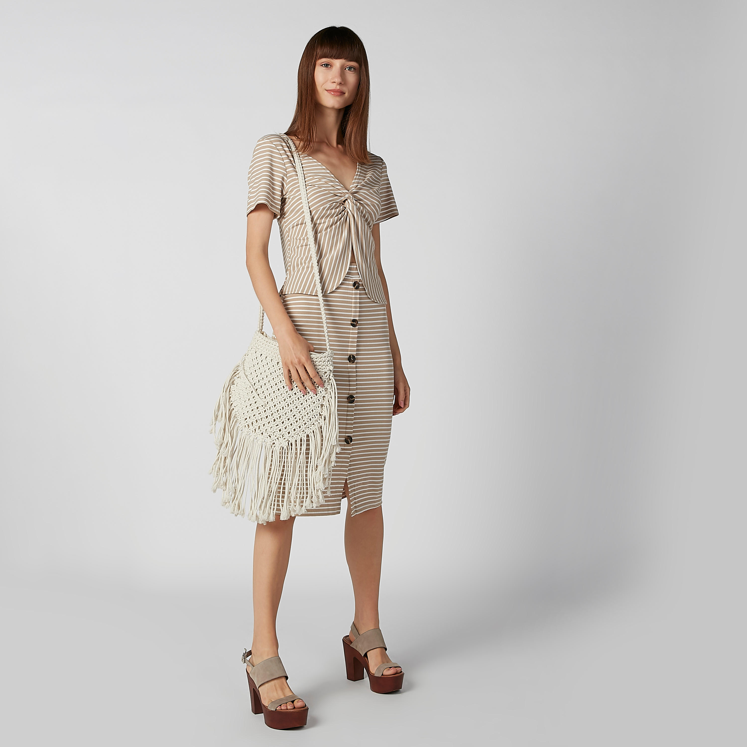 تنورة ميدي واسعة مقلّمة بخصر مطّاطي وأزرار-women-clothing-bottoms-skirts-image-2