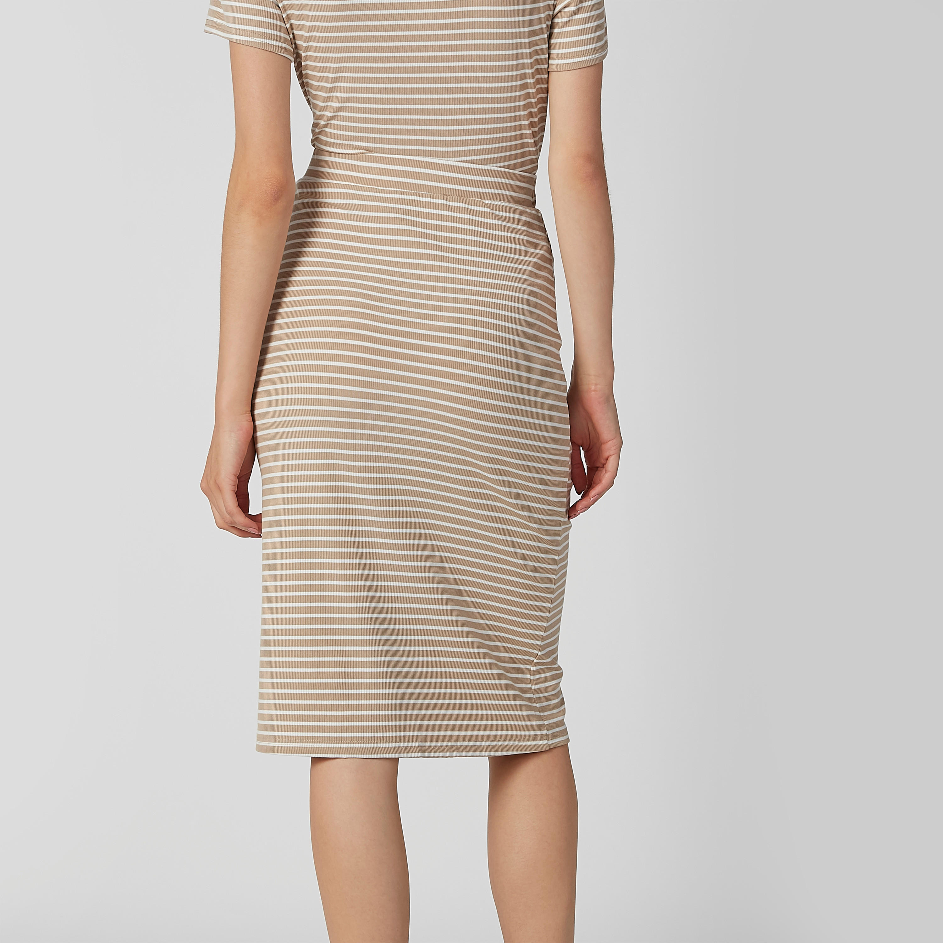 تنورة ميدي واسعة مقلّمة بخصر مطّاطي وأزرار-women-clothing-bottoms-skirts-image-4