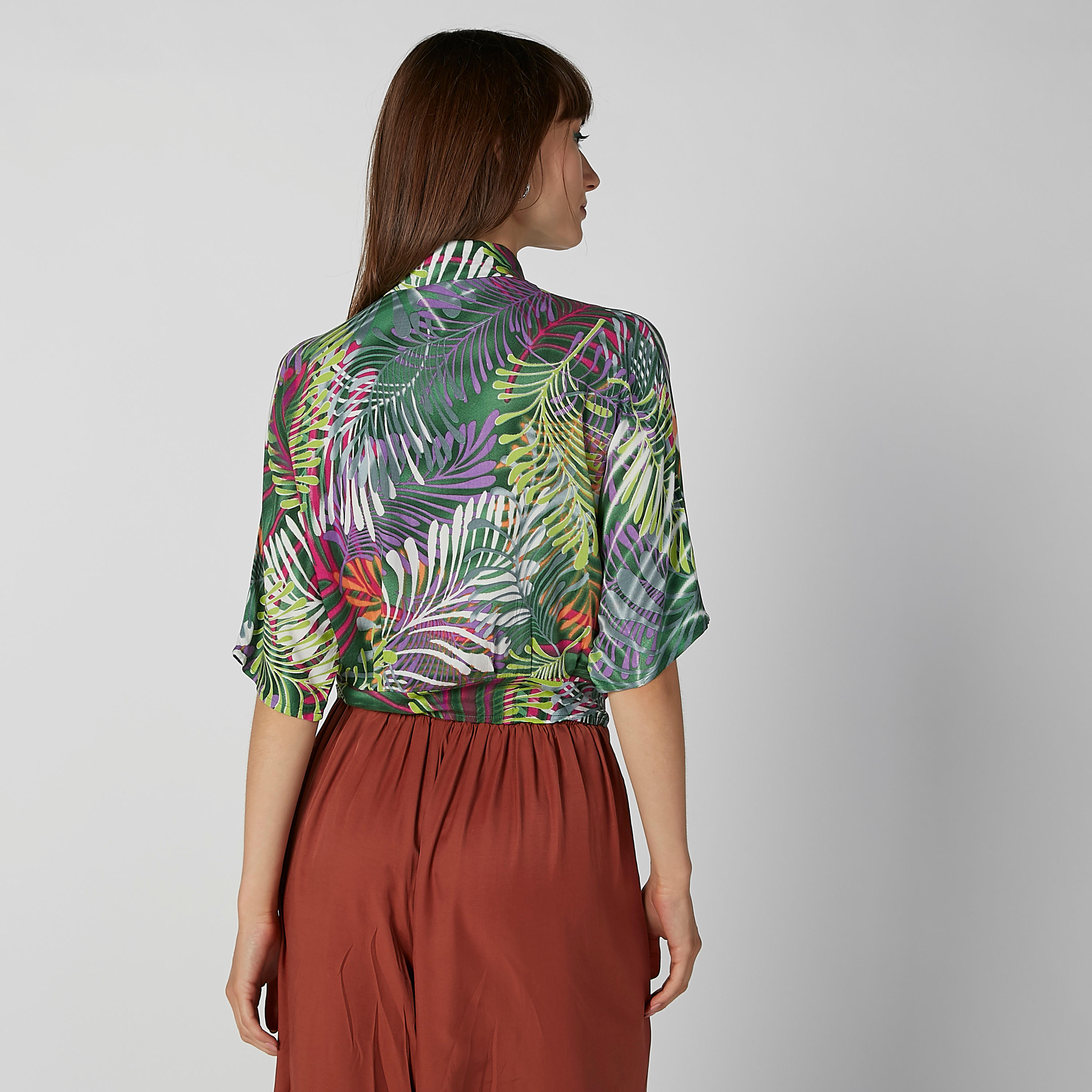 قميص قصير بقصّة واسعة وياقة عاديّة وأكمام قصيرة وطبعات-women-clothing-shirtsandblouses-shirts-image-4