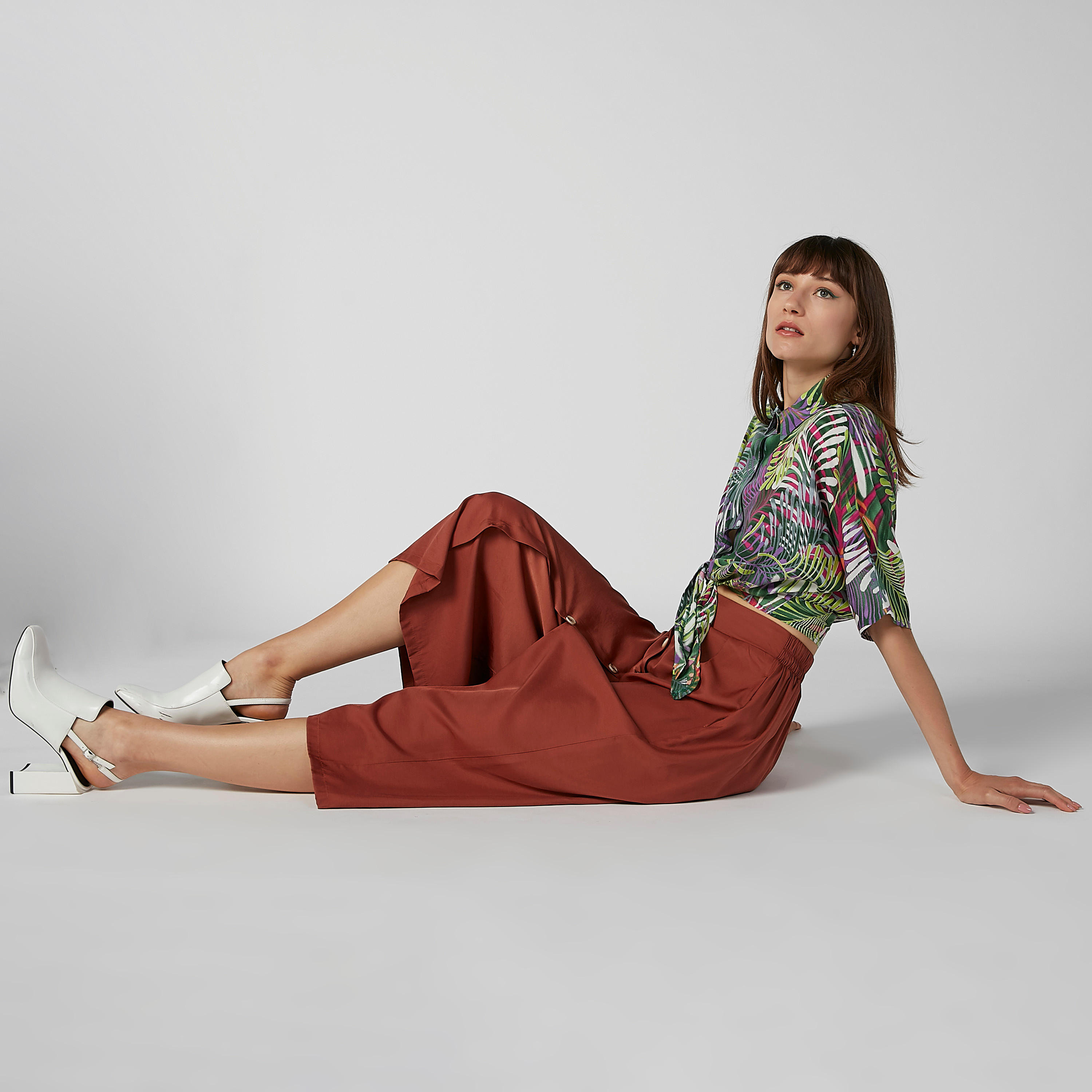 قميص قصير بقصّة واسعة وياقة عاديّة وأكمام قصيرة وطبعات-women-clothing-shirtsandblouses-shirts-image-6