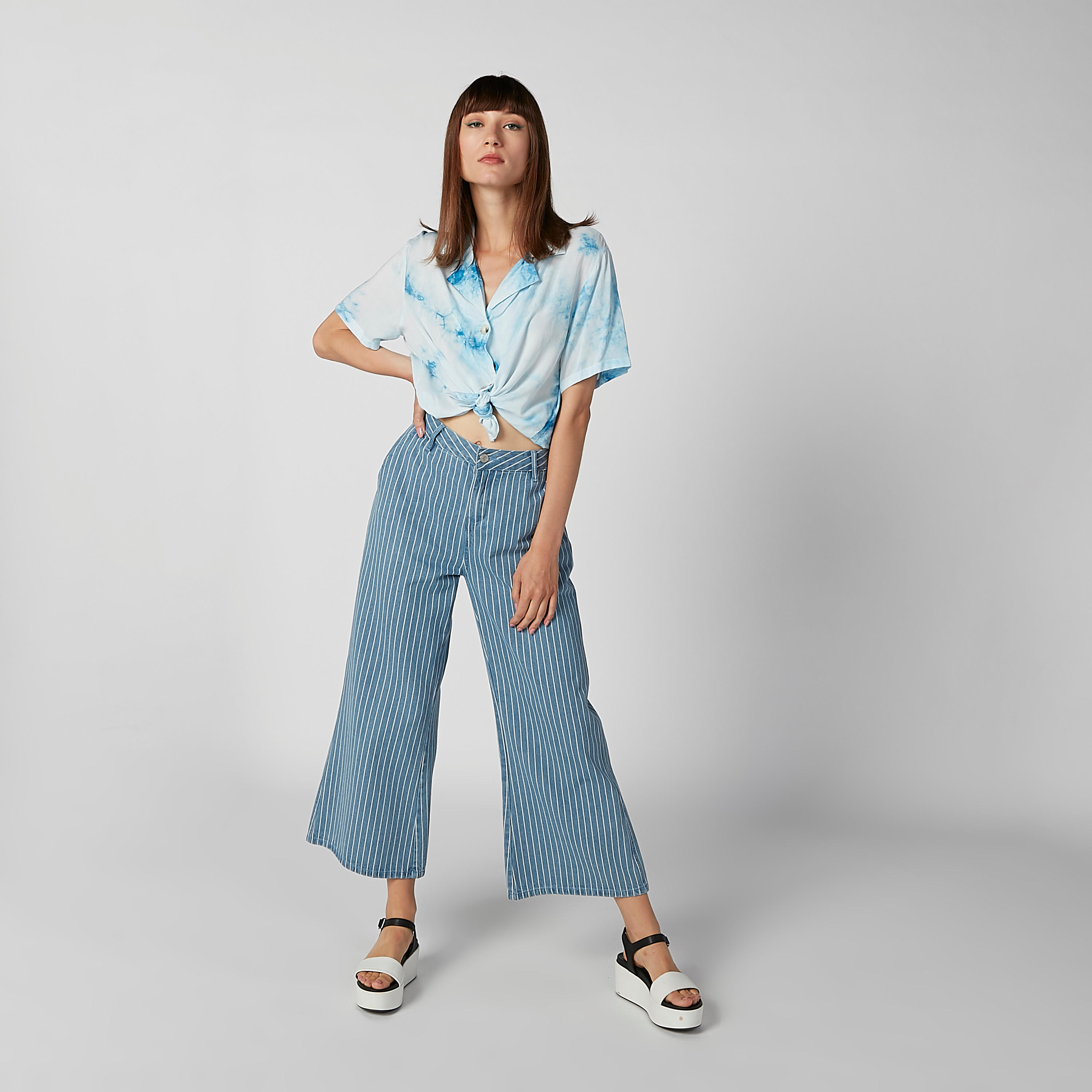 قميص قصير بقصّة واسعة وياقة عاديّة وأكمام قصيرة وطبعات-women-clothing-shirtsandblouses-shirts-image-1