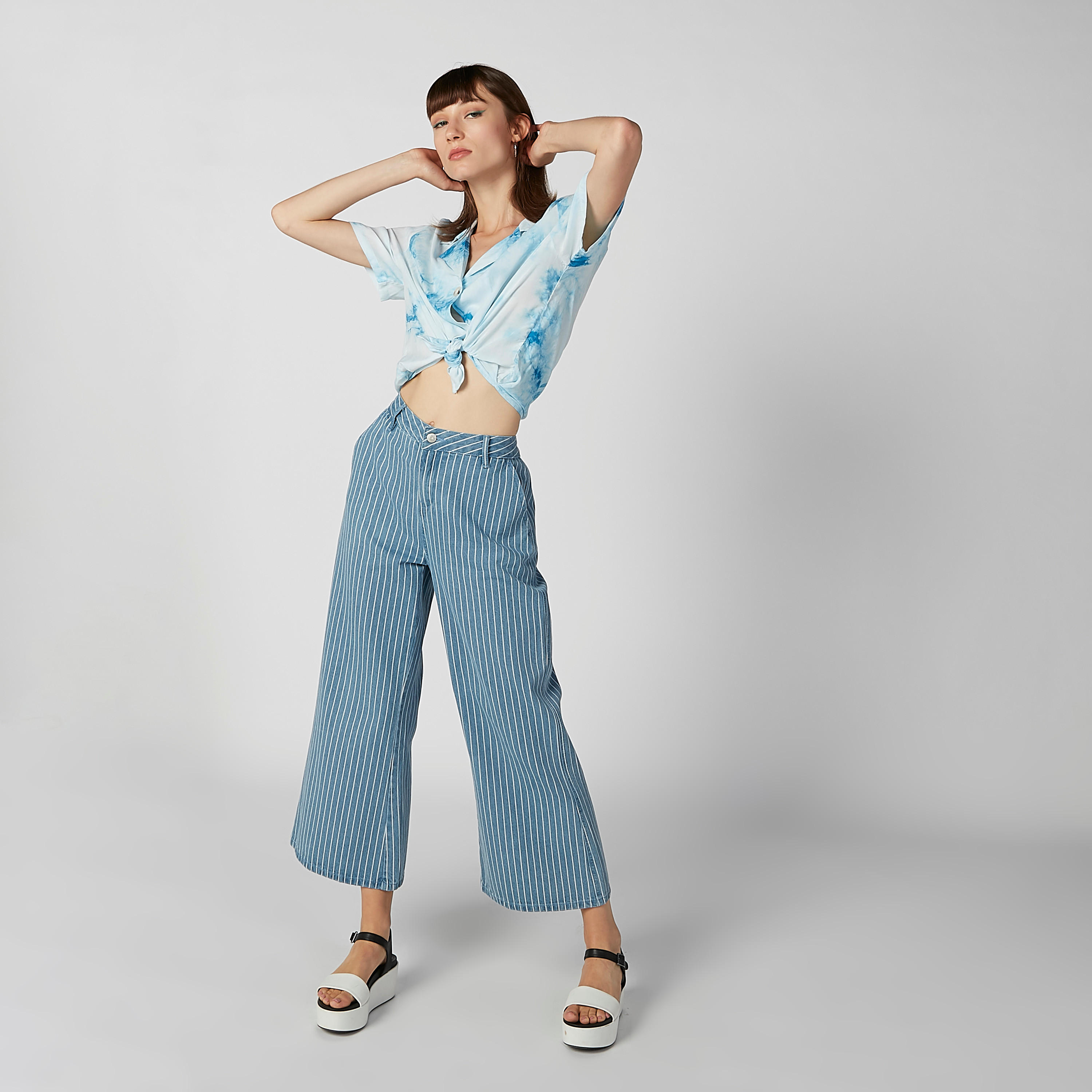 قميص قصير بقصّة واسعة وياقة عاديّة وأكمام قصيرة وطبعات-women-clothing-shirtsandblouses-shirts-image-4