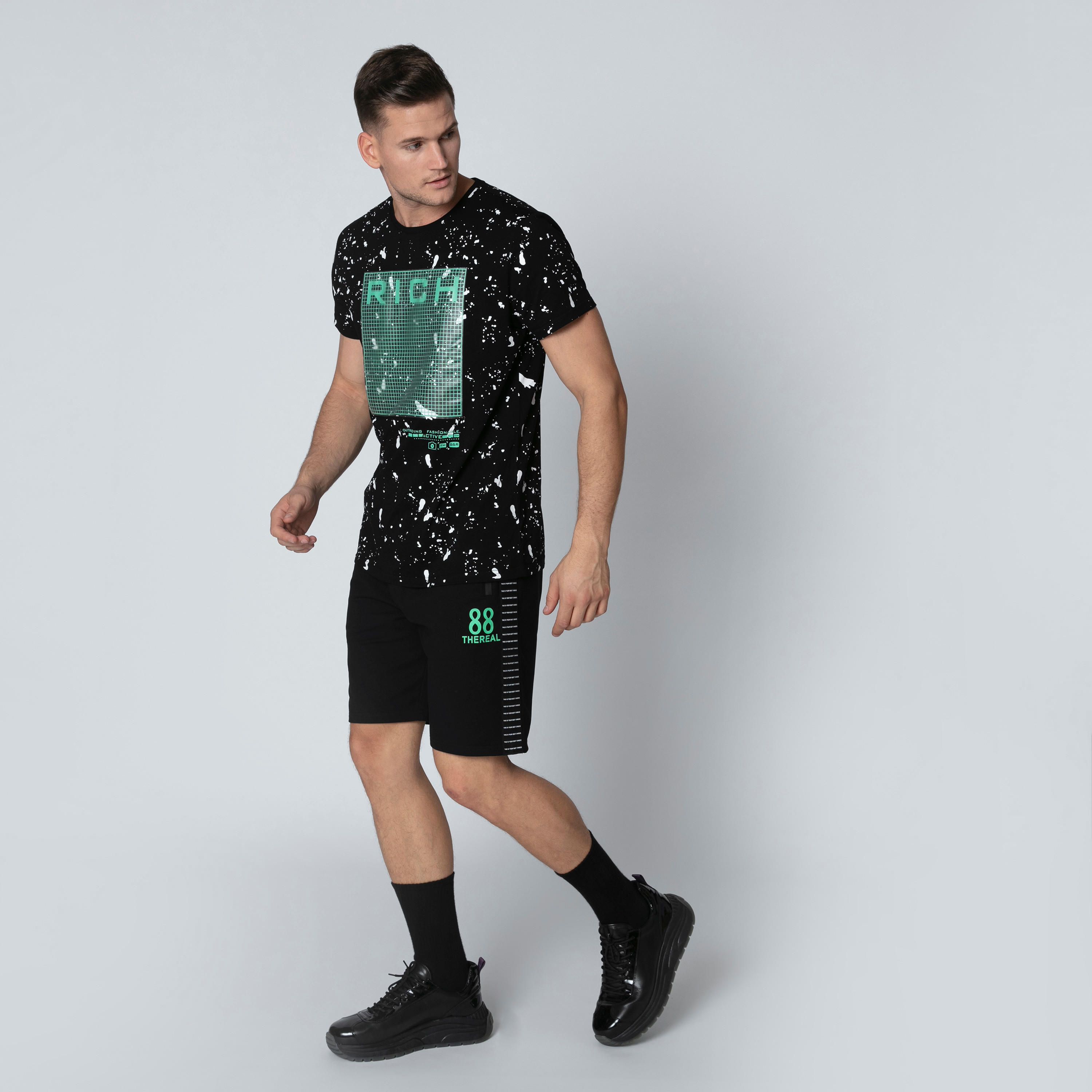 شورت برباط وجيوب بسحّاب وطبعات-men-clothing-bottoms-shorts-image-3