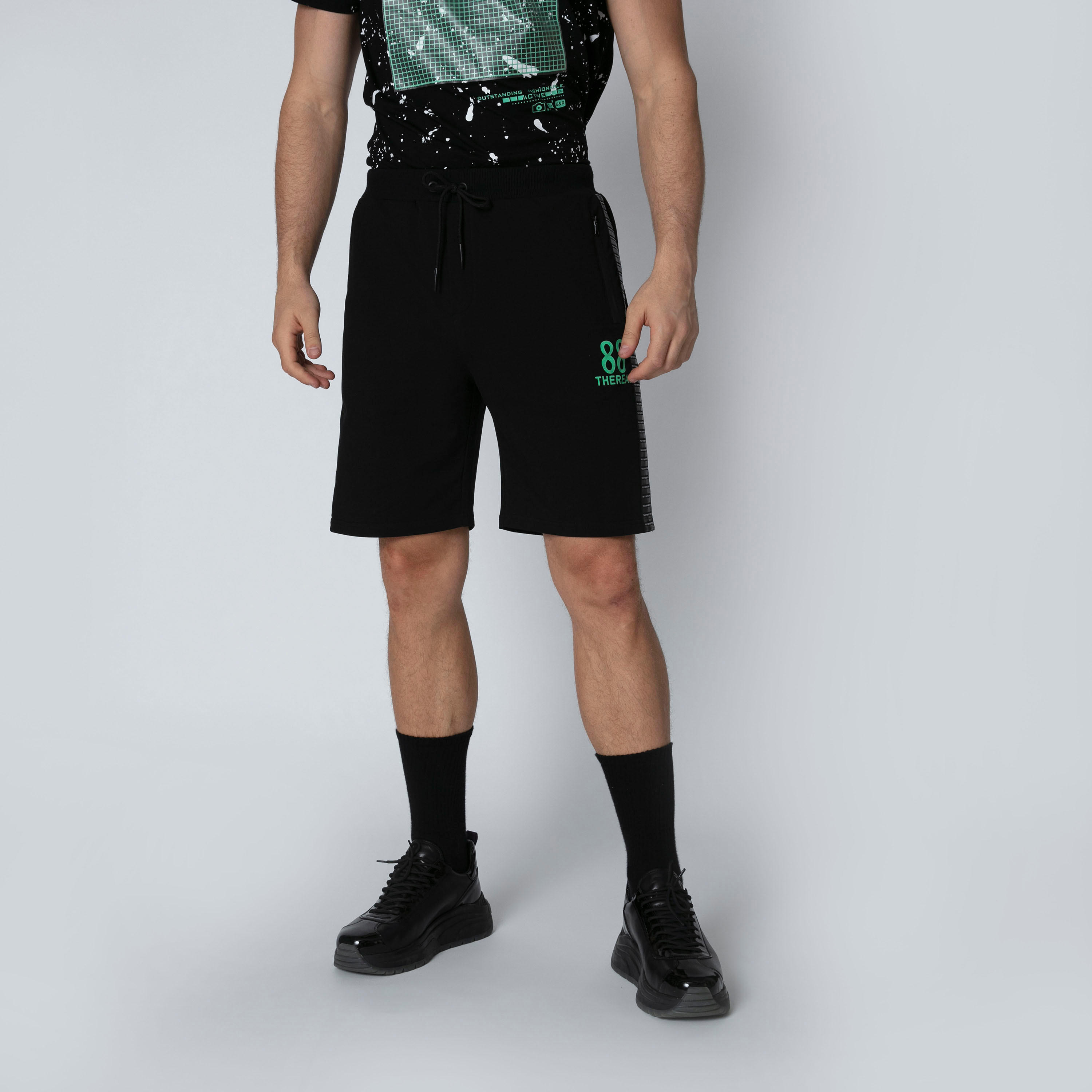 شورت برباط وجيوب بسحّاب وطبعات-men-clothing-bottoms-shorts-image-2