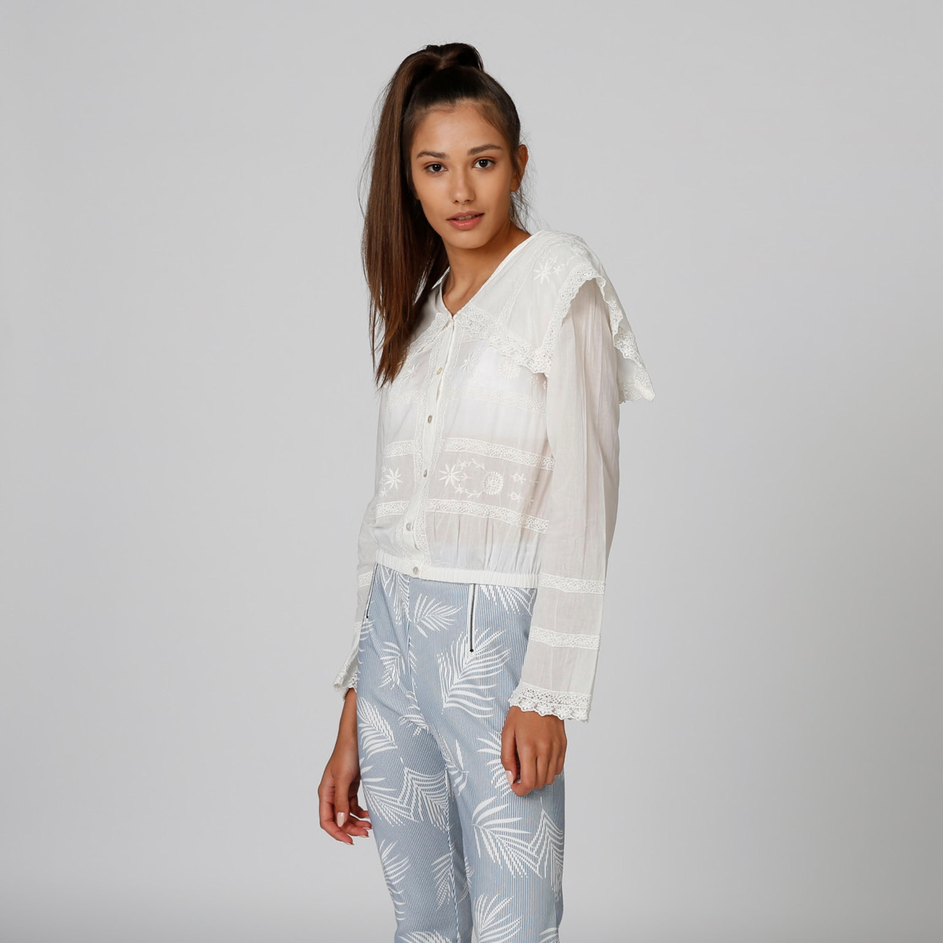 قميص بياقة V وأكمام طويلة وتفاصيل دانتيل-women-clothing-shirtsandblouses-shirts-image-5
