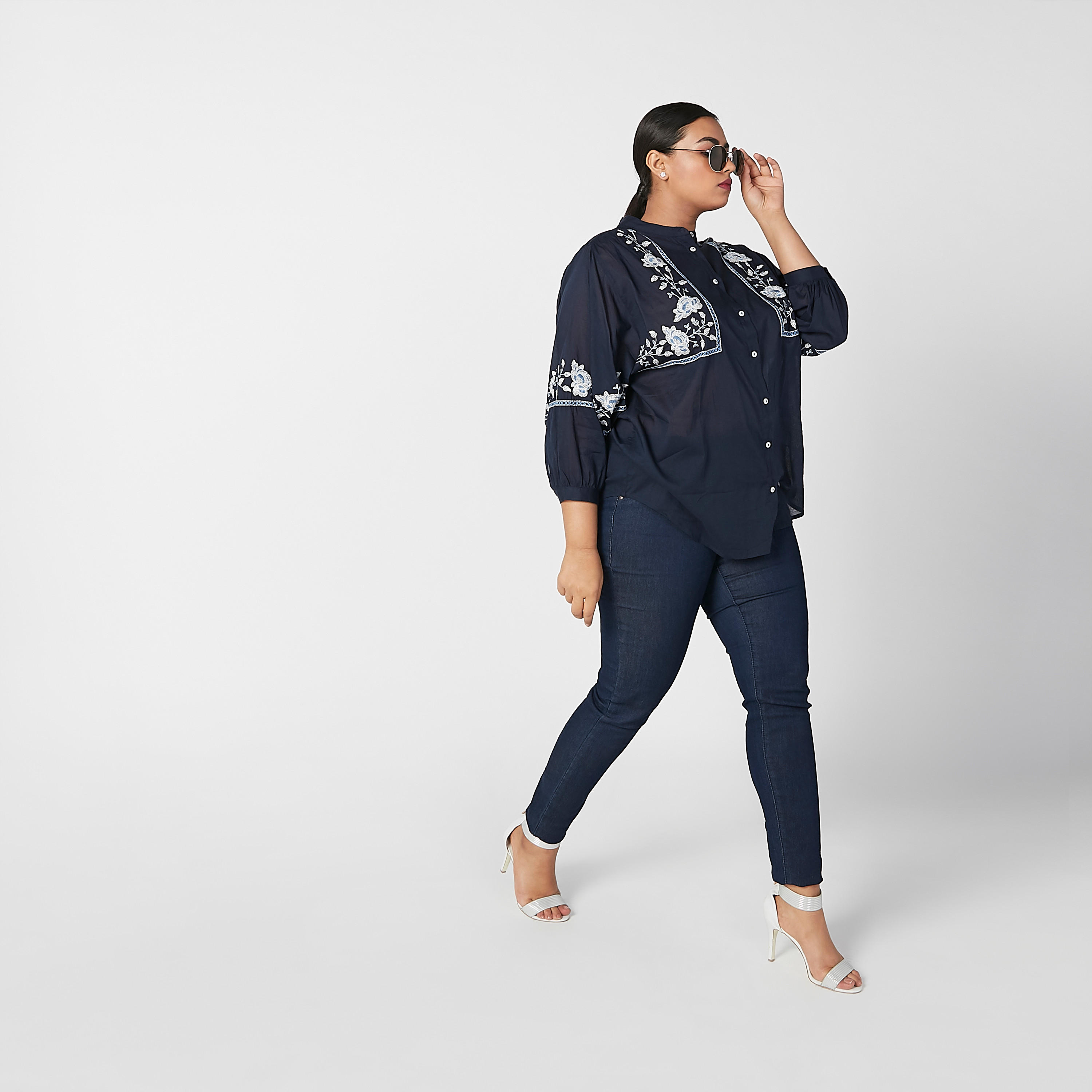 قميص مطرّز بياقة ماندارين وأكمام 3/4-women-clothing-shirtsandblouses-blouses-image-3